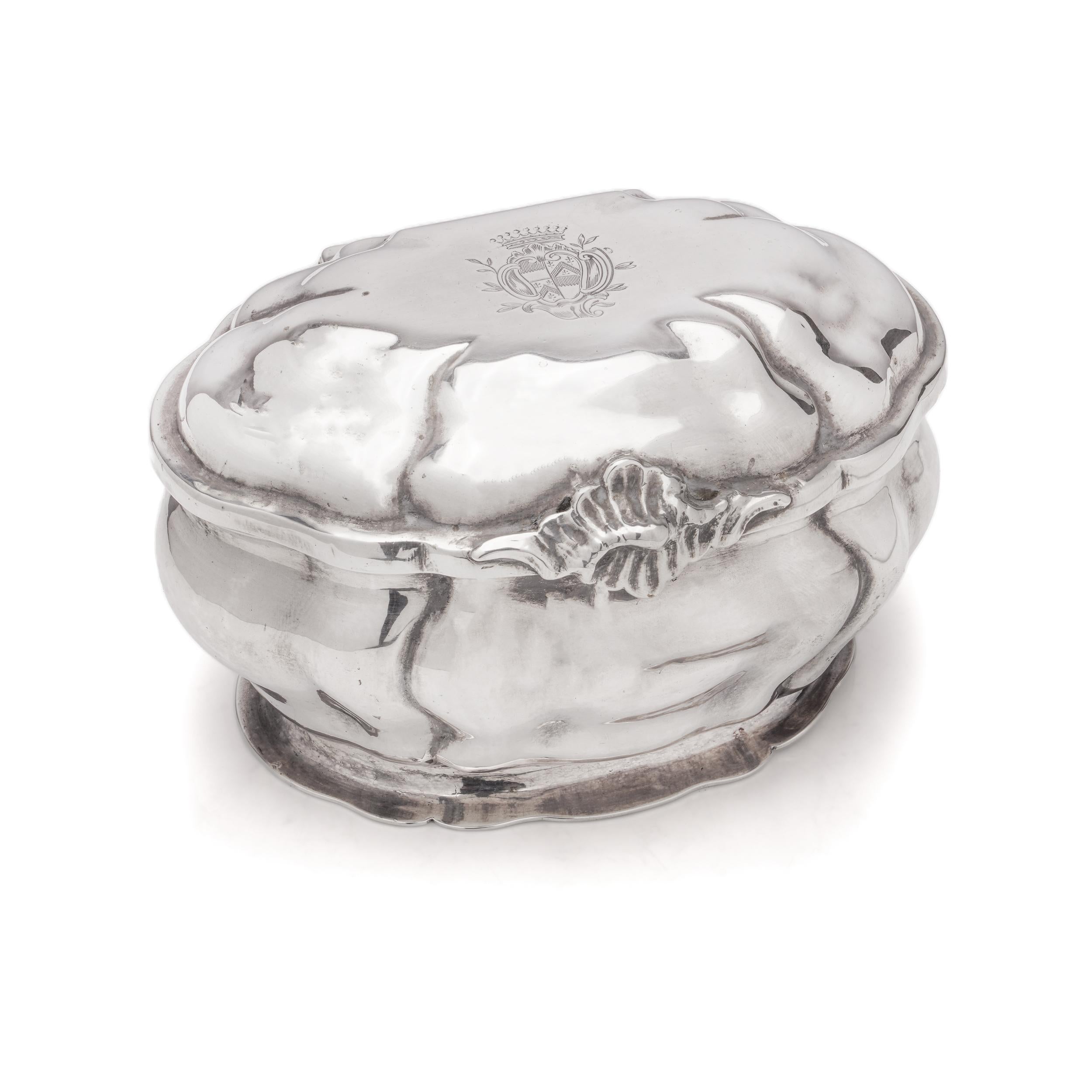 Antique 19th century 800. German silver small oval Tea Caddy with Hanau marks In Good Condition For Sale In Braintree, GB