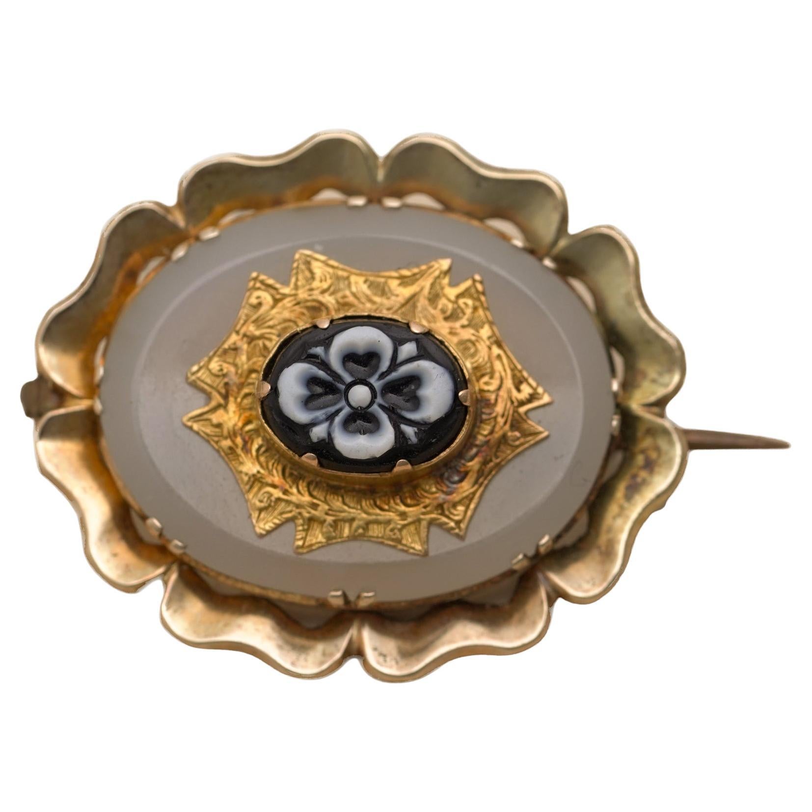 Ancienne broche de deuil en or 9kt du 19e siècle avec calcédoine et agate