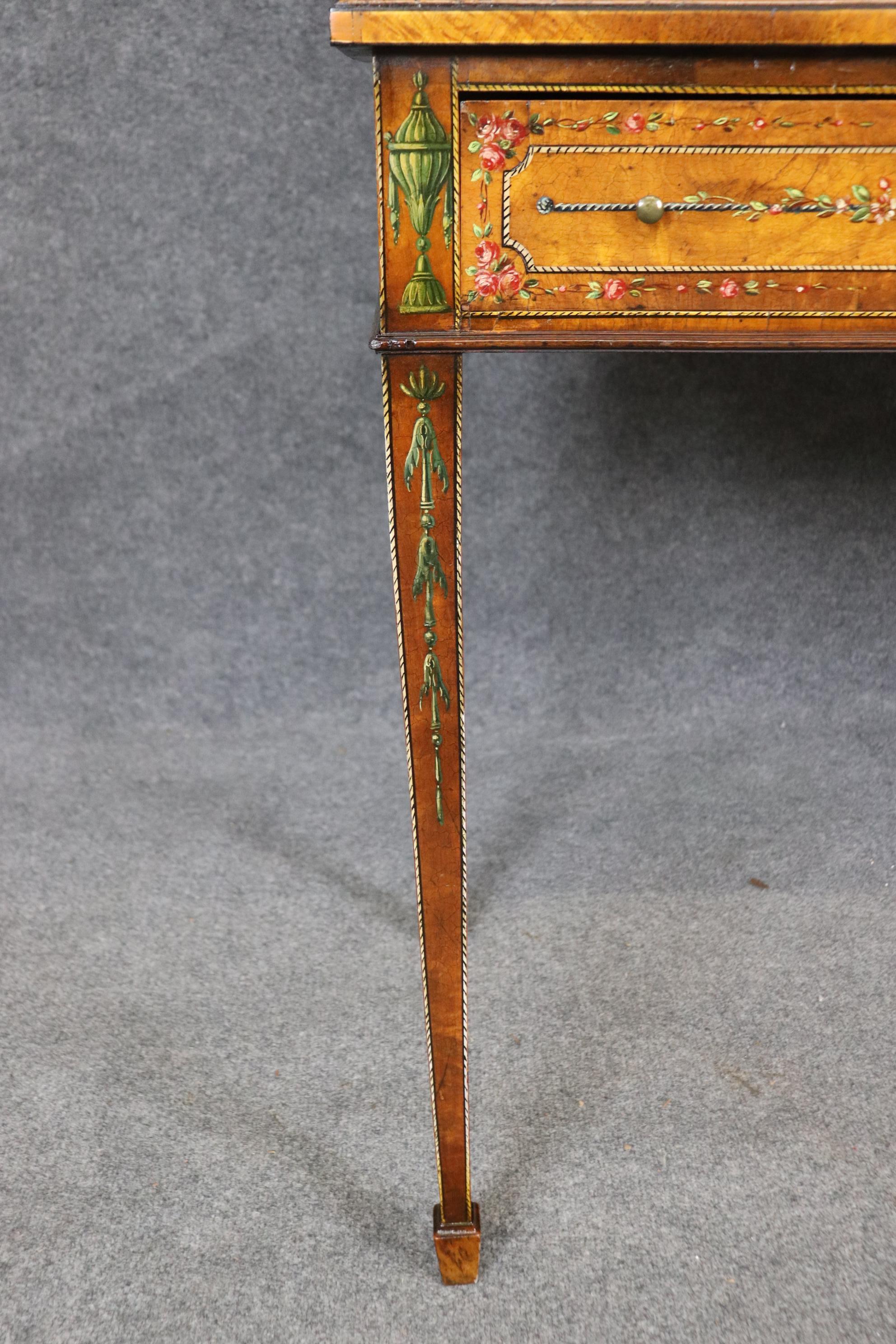 Fait main Ancienne vitrine de style Adams du 19ème siècle décorée de peinture en vente