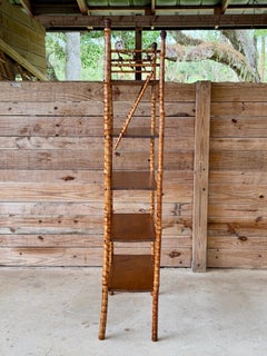 Étagère victorienne antique du XIXe siècle, de style esthétique, en bambou brûlé