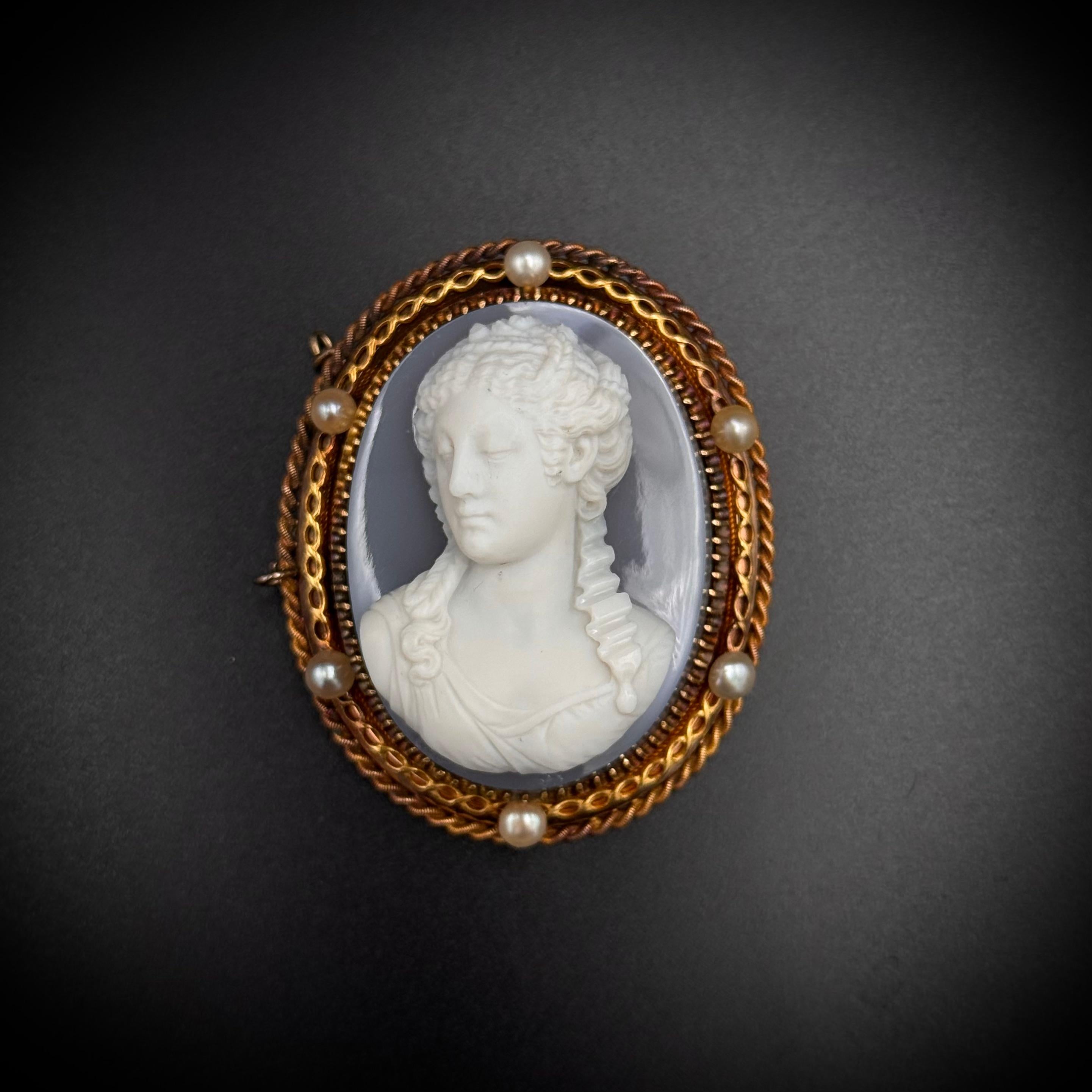 Victorian Antique 19th Century Agate Natural Pearls Cameo Brooch Yellow Rose Gold French For Sale