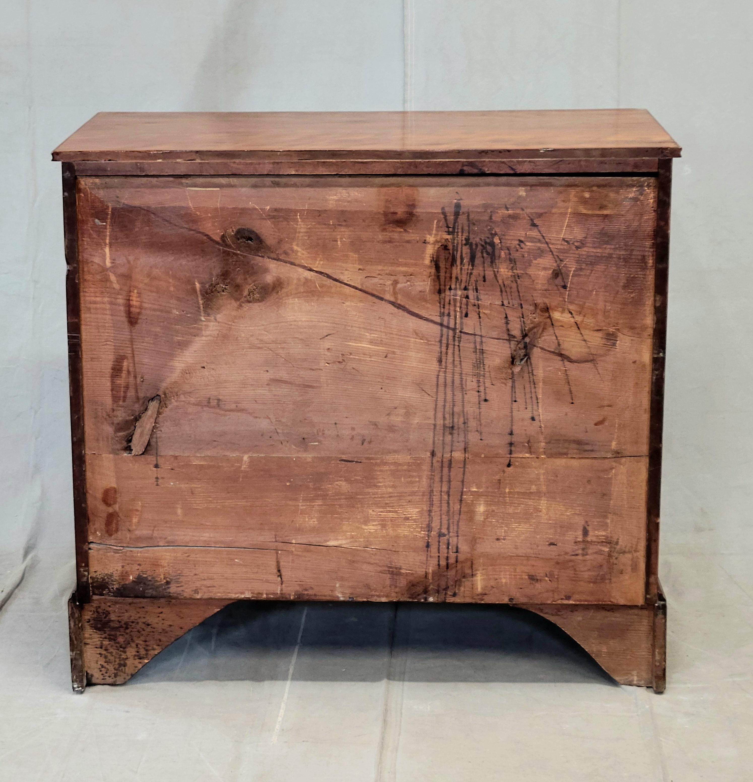 Antigua Cómoda Americana Chippendale de Cerezo del Siglo XIX en venta 7