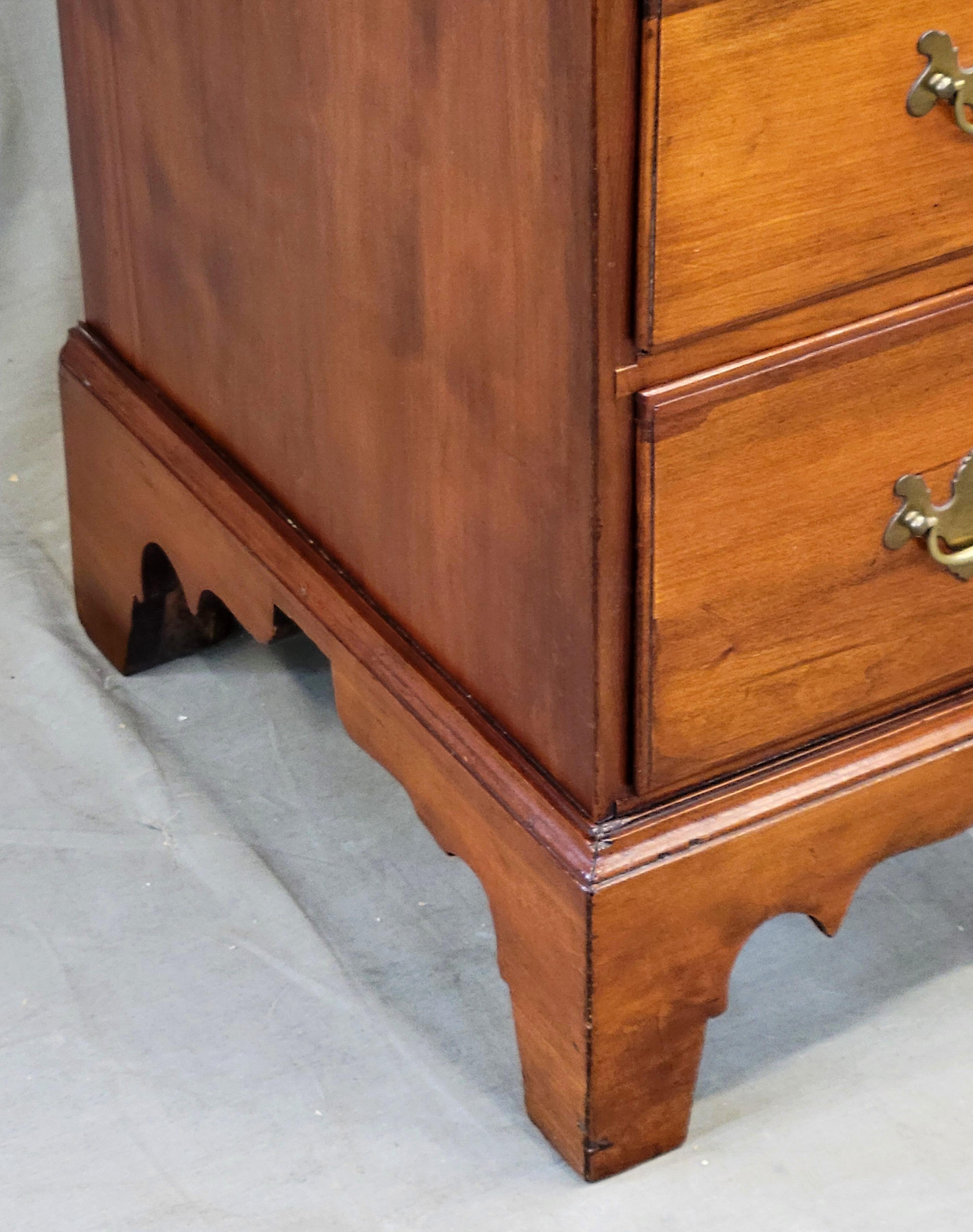Antigua Cómoda Americana Chippendale de Cerezo del Siglo XIX en Bueno estado para la venta en Centennial, CO