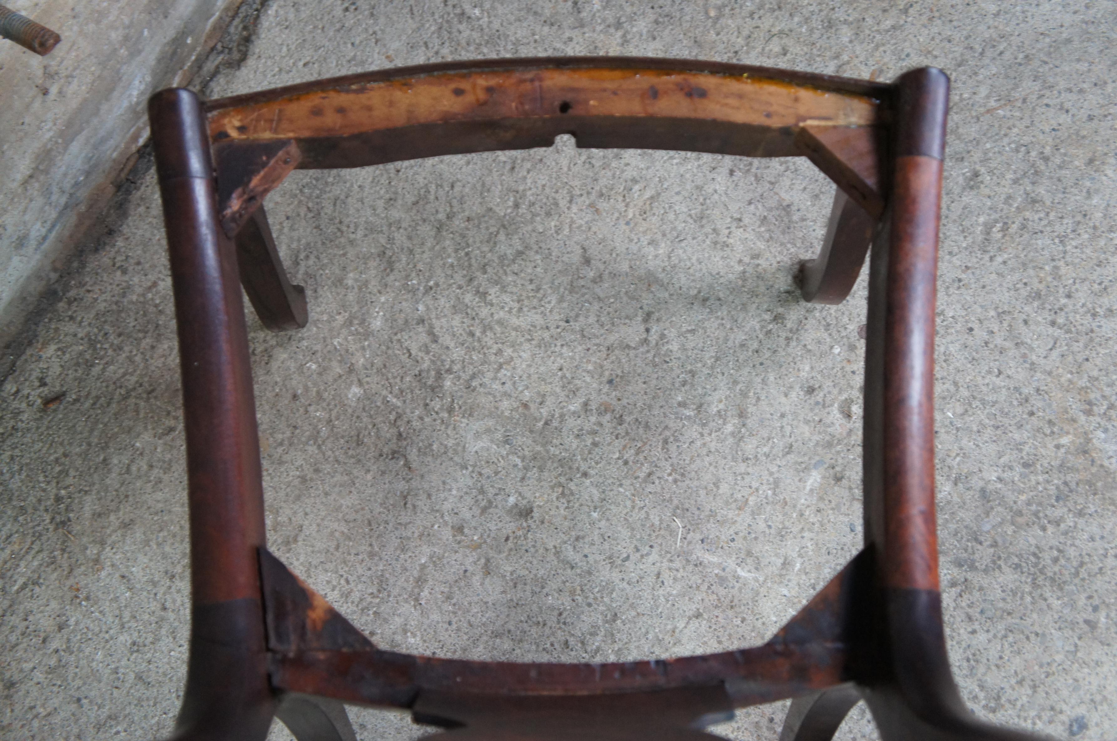 Ancienne chaise de salon et de salle à manger en acajou flammé du 19e siècle de l'Empire Antiques en vente 4