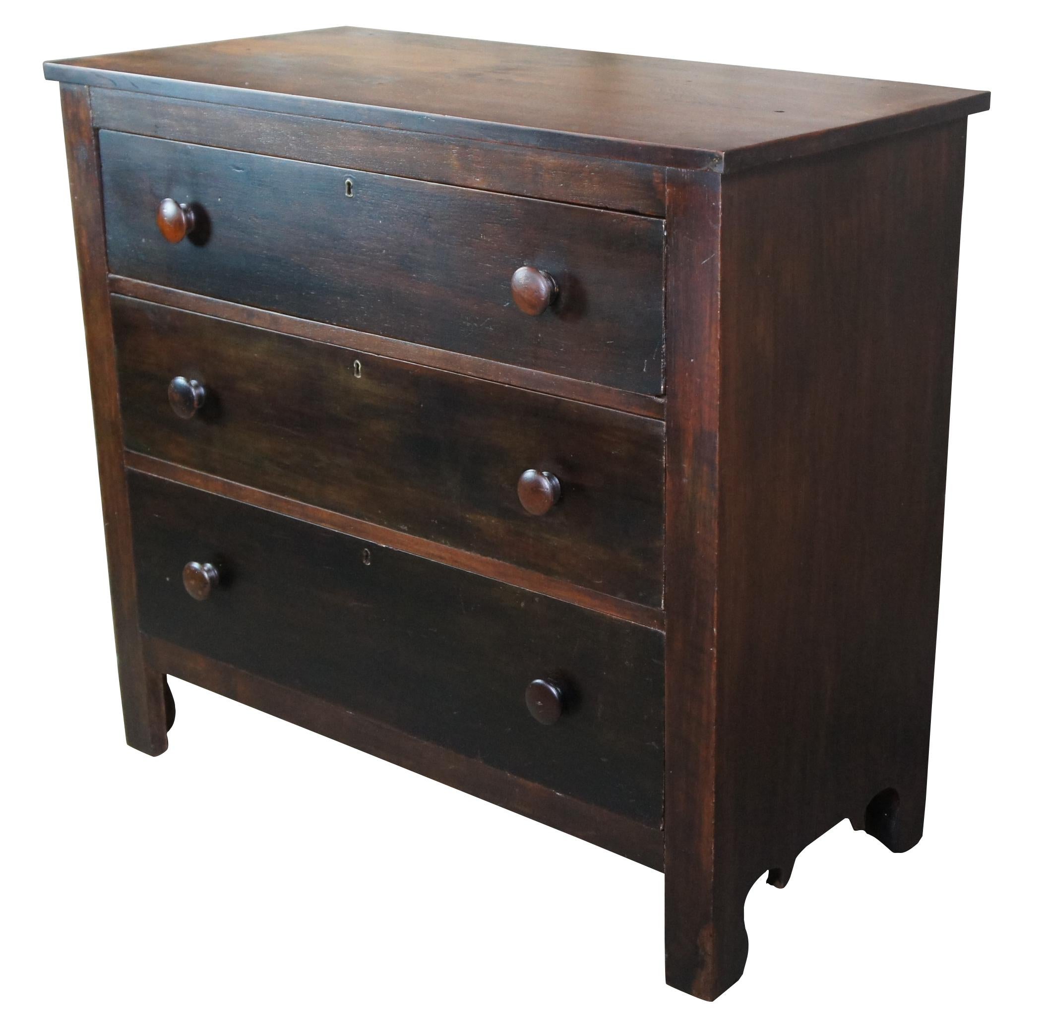 Antique 19th Century American Empire Walnut 3 Drawer Chest Dresser In Good Condition In Dayton, OH