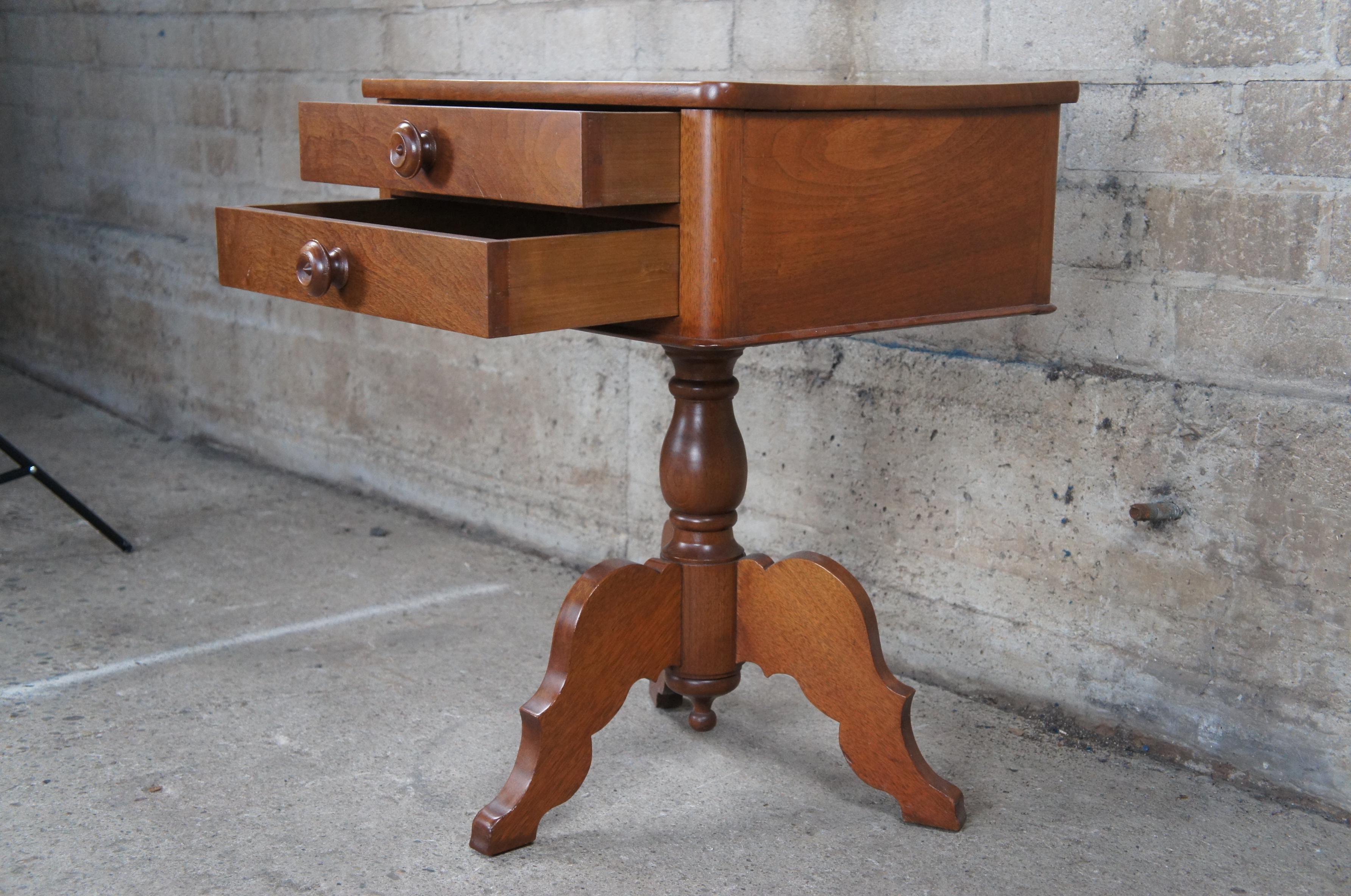 Antique 19th Century American Empire Walnut Parlor Side Accent Table For Sale 2