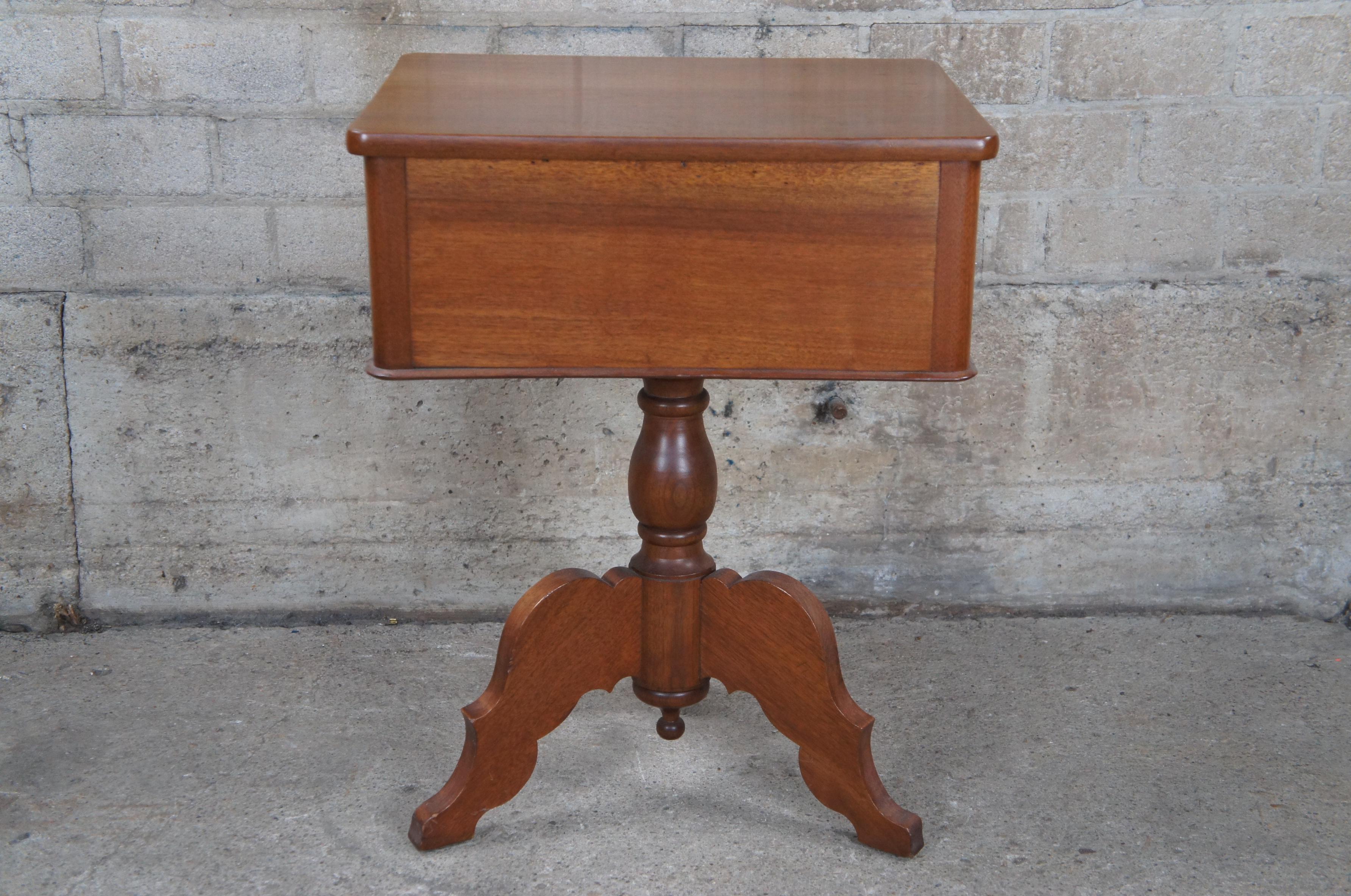 Antique 19th Century American Empire Walnut Parlor Side Accent Table For Sale 6