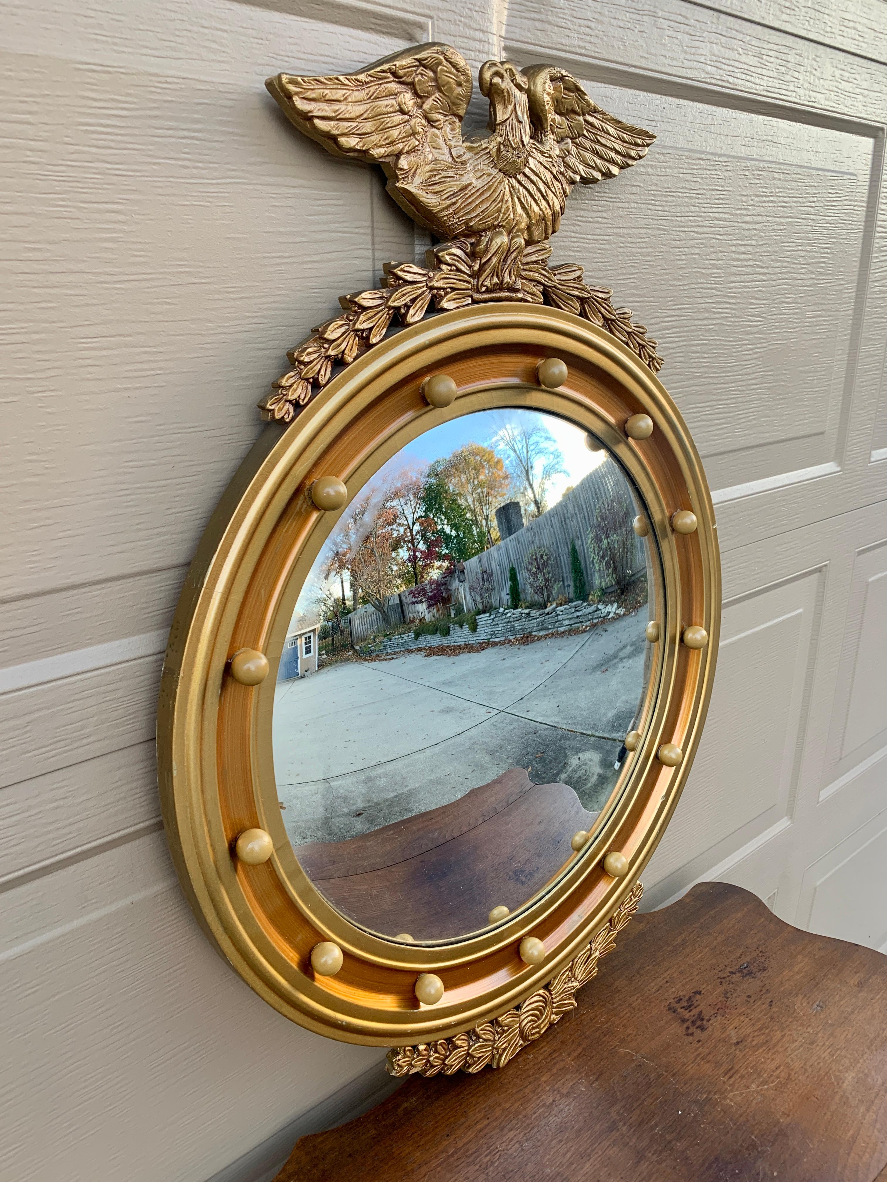 Antique 19th Century American Federal Giltwood Eagle Bullseye Convex Mirror In Good Condition In Elkhart, IN