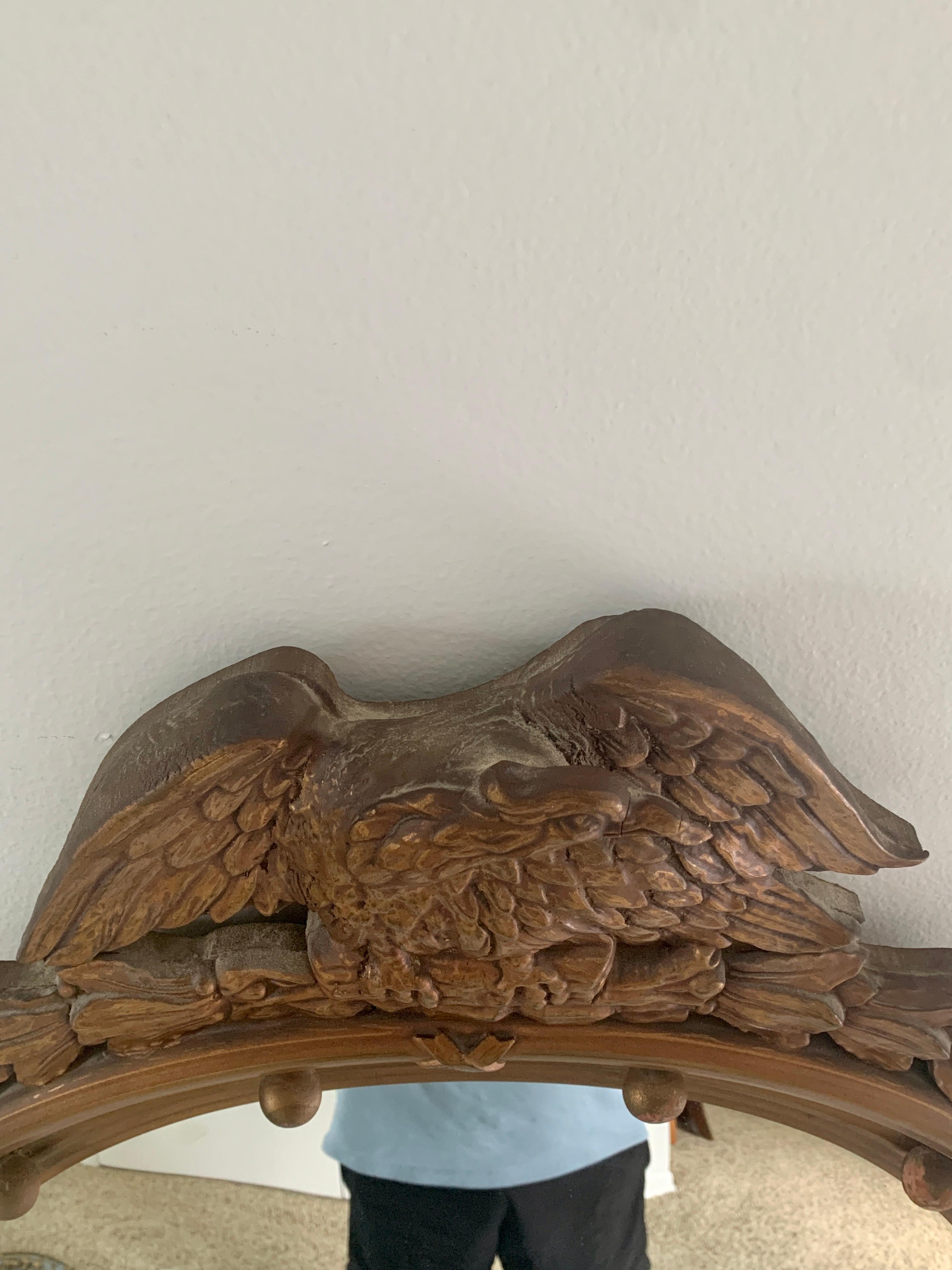 Antique 19th Century American Federal Giltwood Eagle Bullseye Convex Mirror In Good Condition In Elkhart, IN