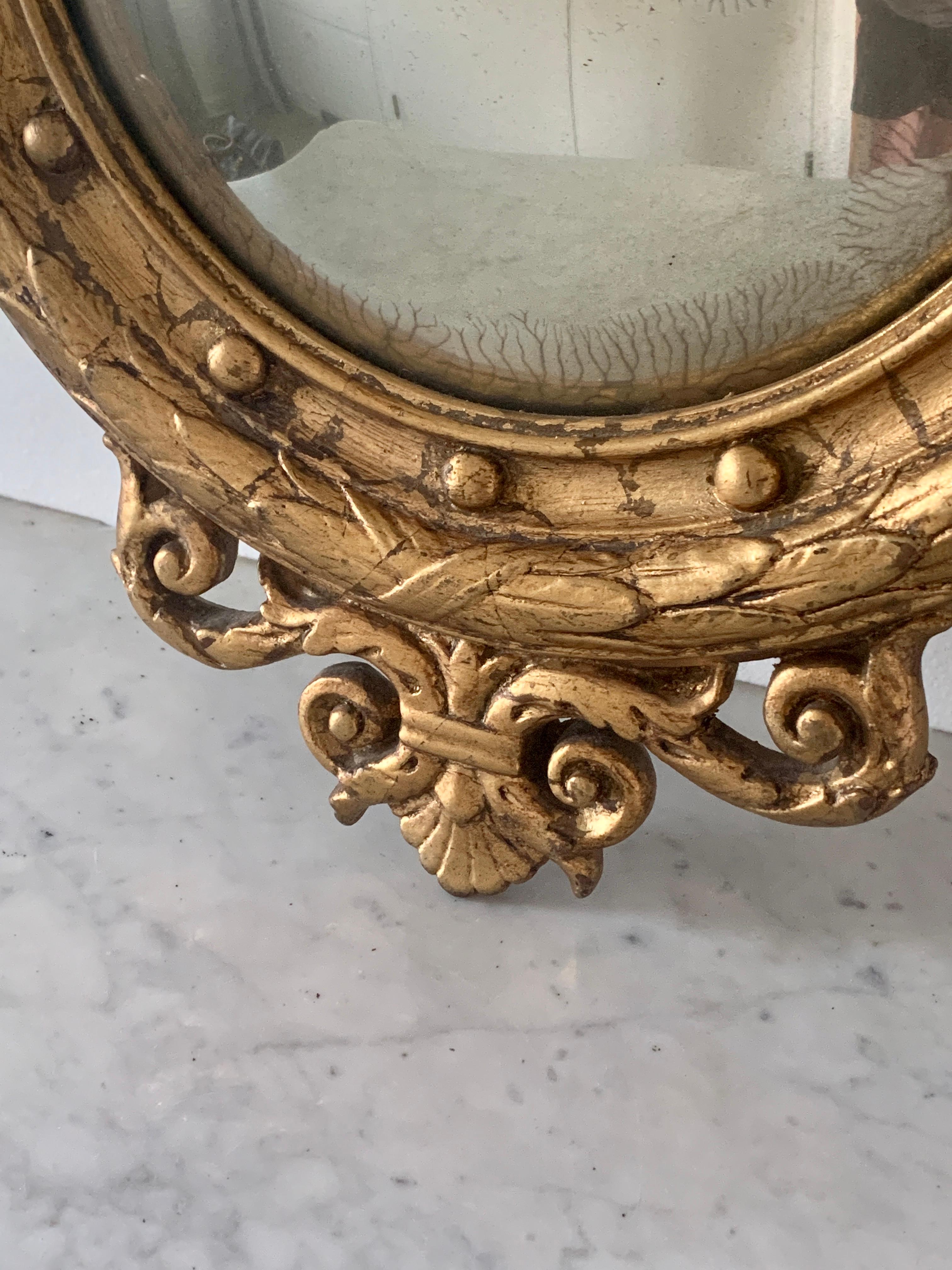 Antique miroir convexe en bois doré du 19ème siècle, de type fédéral américain, avec aigle en œil de bœuf Bon état - En vente à Elkhart, IN
