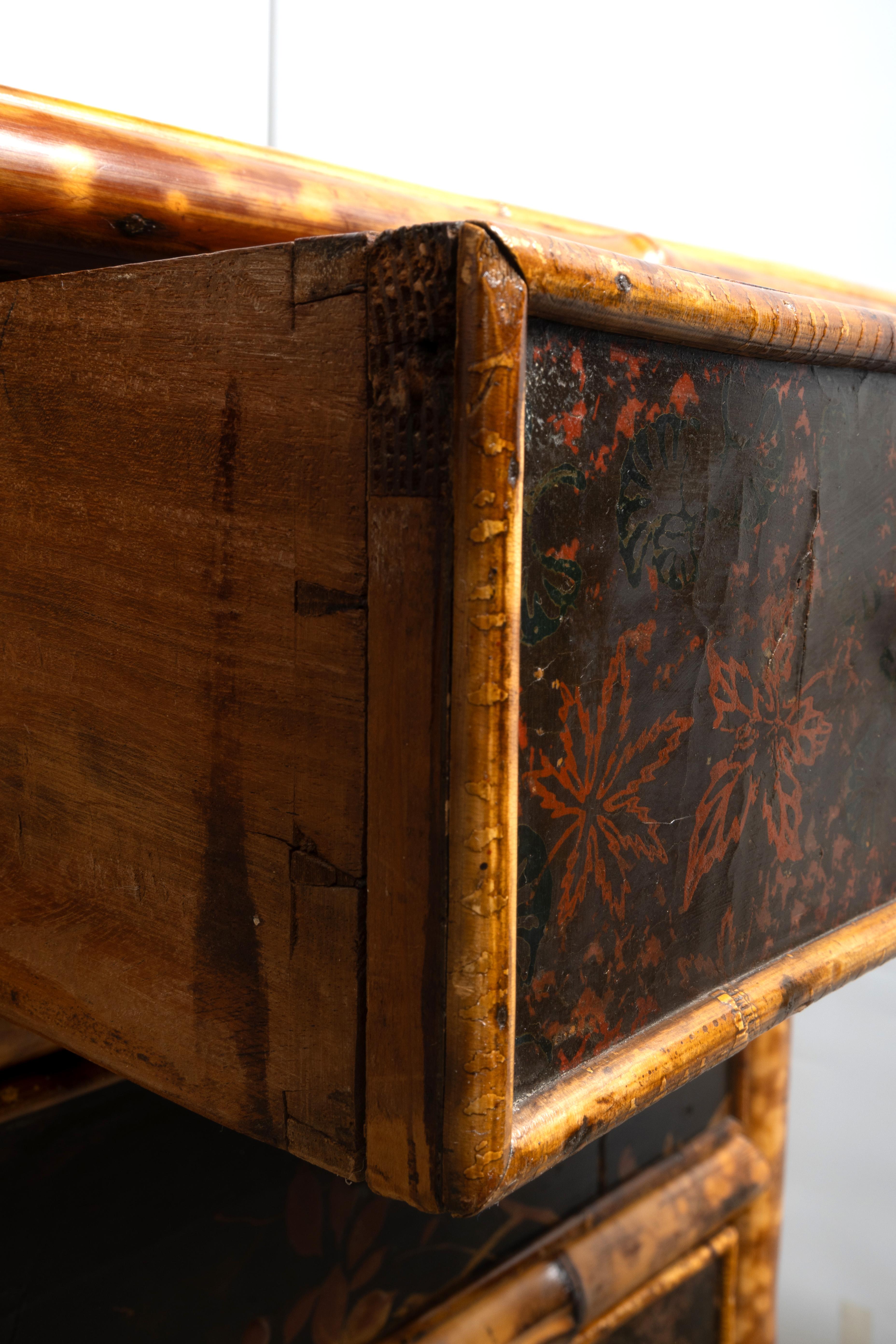 Bureau ancien en bambou laqué anglo-chinois du 19ème siècle en vente 4