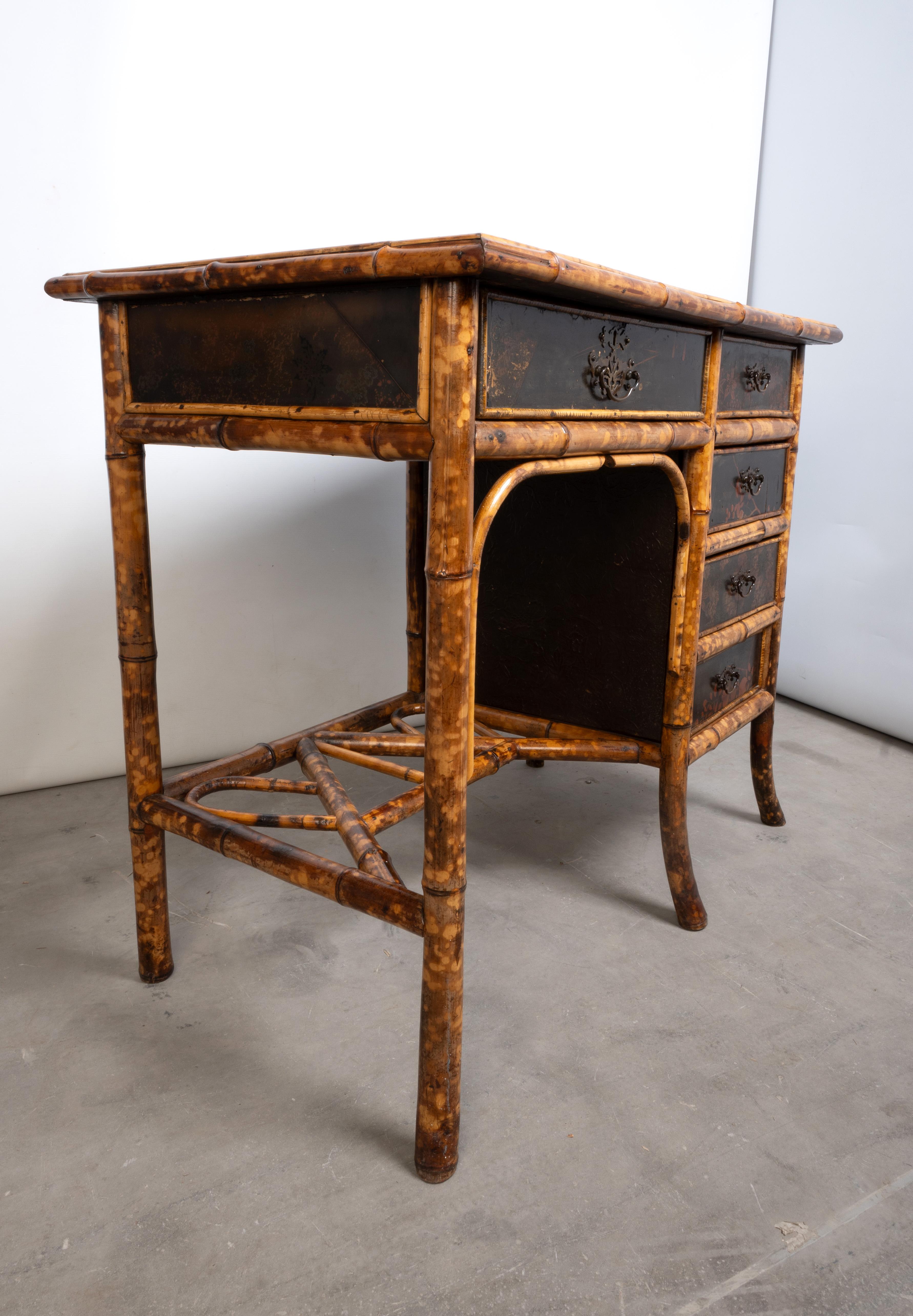 Bureau ancien en bambou laqué anglo-chinois du 19ème siècle en vente 6