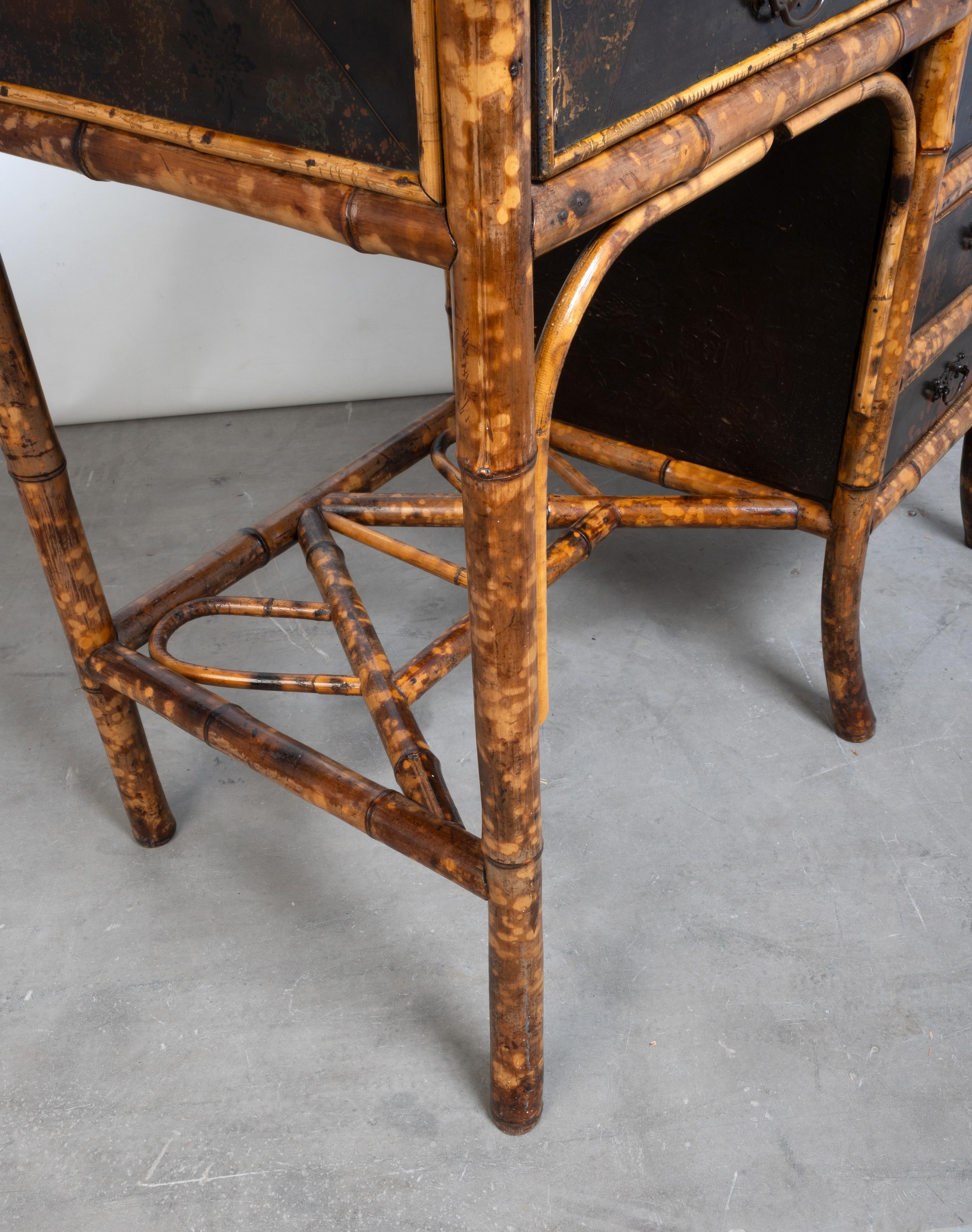 Bureau ancien en bambou laqué anglo-chinois du 19ème siècle en vente 7
