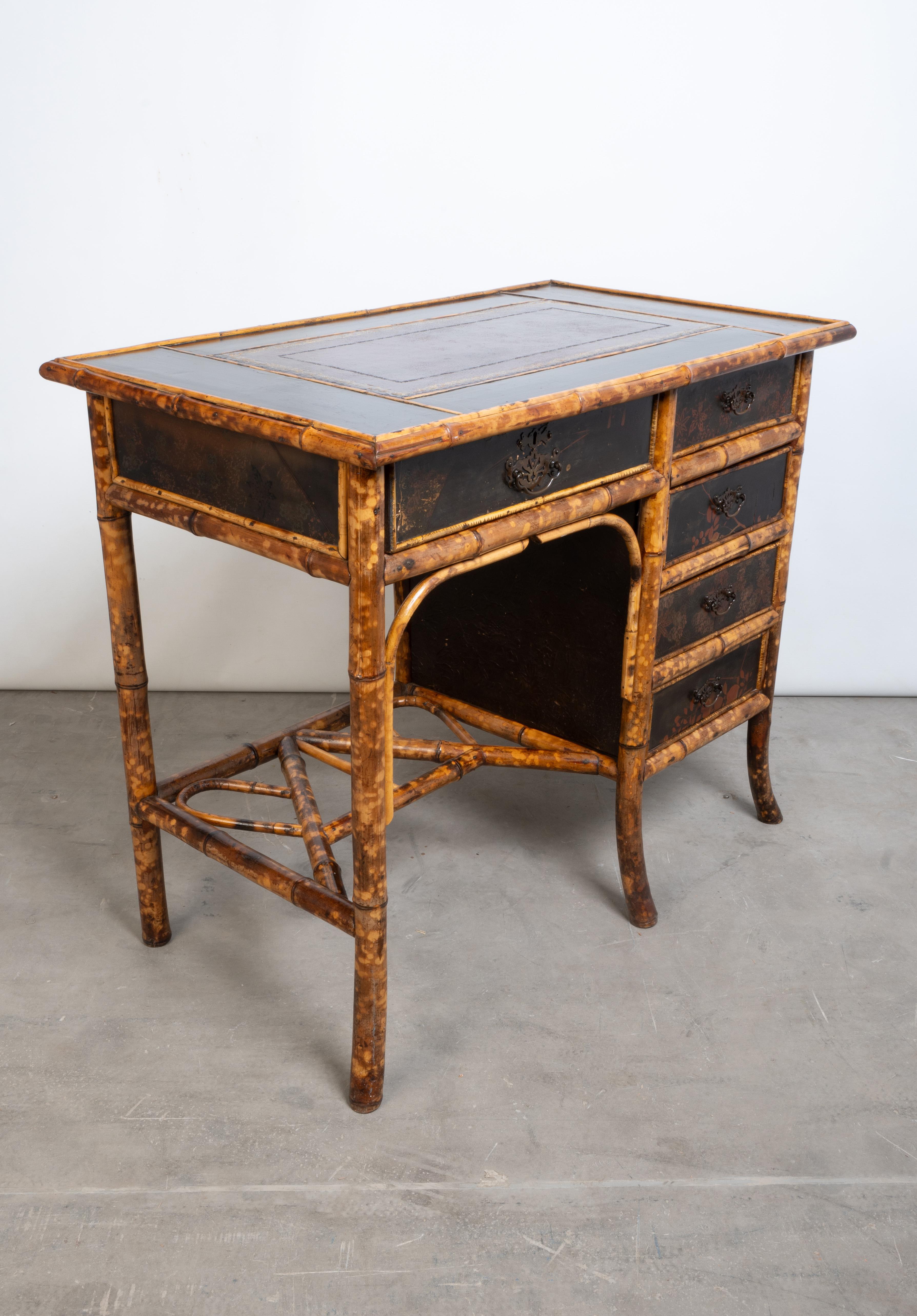 XIXe siècle Bureau ancien en bambou laqué anglo-chinois du 19ème siècle en vente