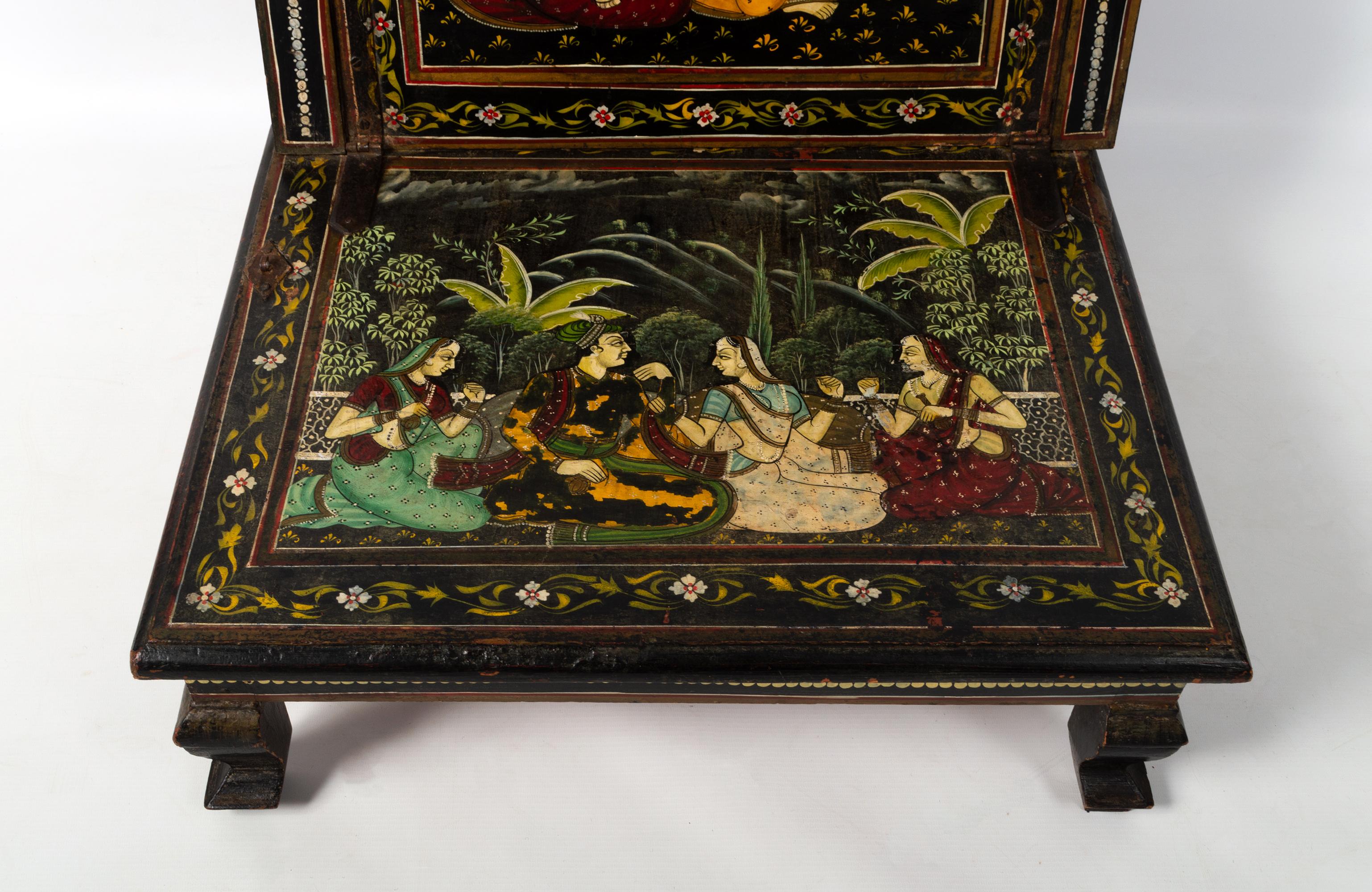 Antique Anglo-Indian Rajasthani Painted Mughal Scene Folding Chair In Fair Condition For Sale In London, GB