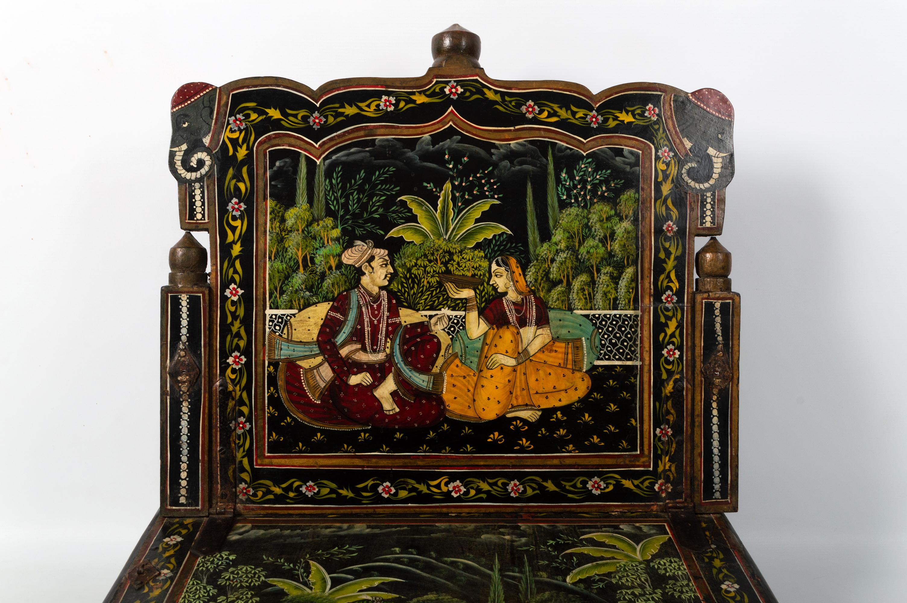 Antiker anglo-indischer Rajasthani-Klappsessel mit bemalter Mughal-Szene, klappbar (Holz) im Angebot