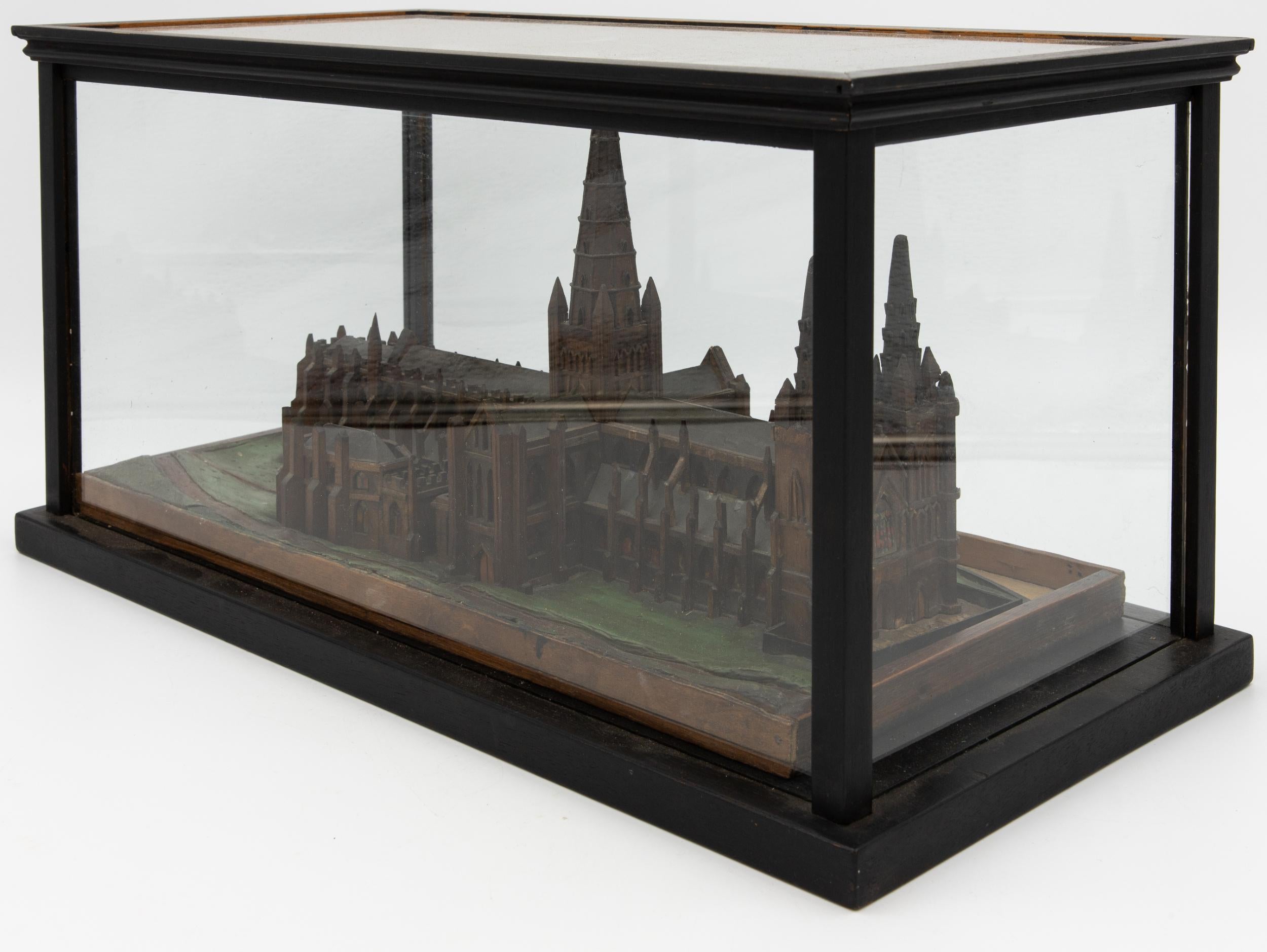 Antikes architektonisches Modell einer Kathedrale aus dem 19. Jahrhundert	 (Spätes 19. Jahrhundert) im Angebot