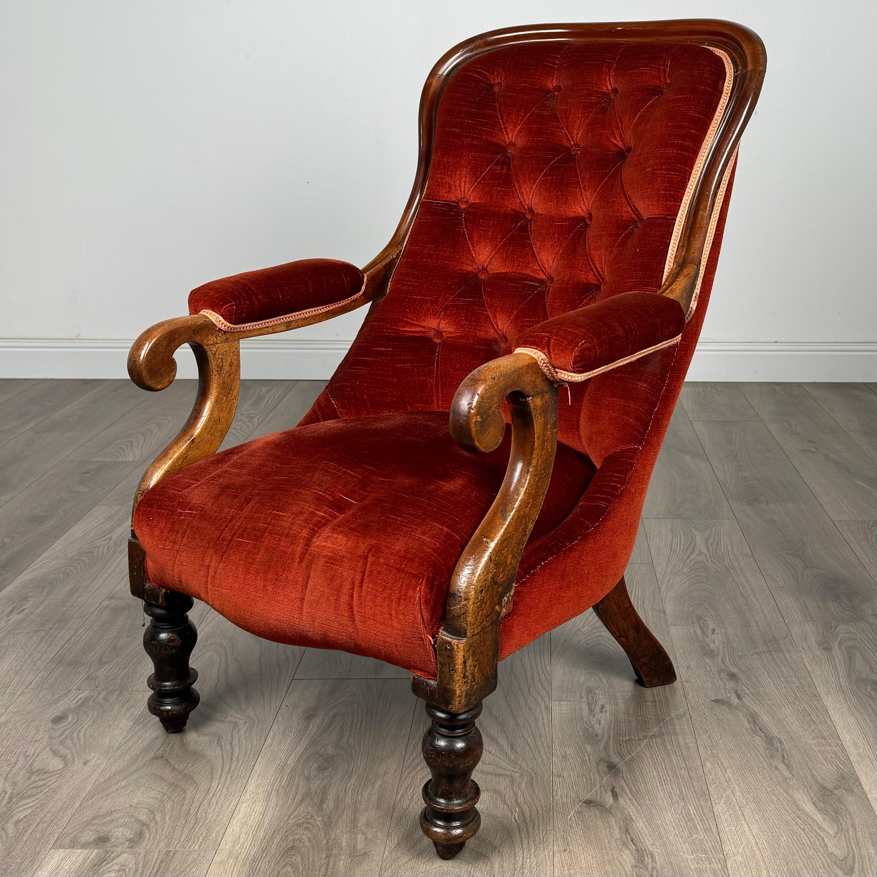 Transportez-vous dans l'élégance du 19ème siècle avec ce fauteuil antique exquis. Fabriqué en acajou luxueux, ce fauteuil est une véritable pièce d'apparat qui dégage un charme et une sophistication intemporels.
Les pieds tournés du fauteuil