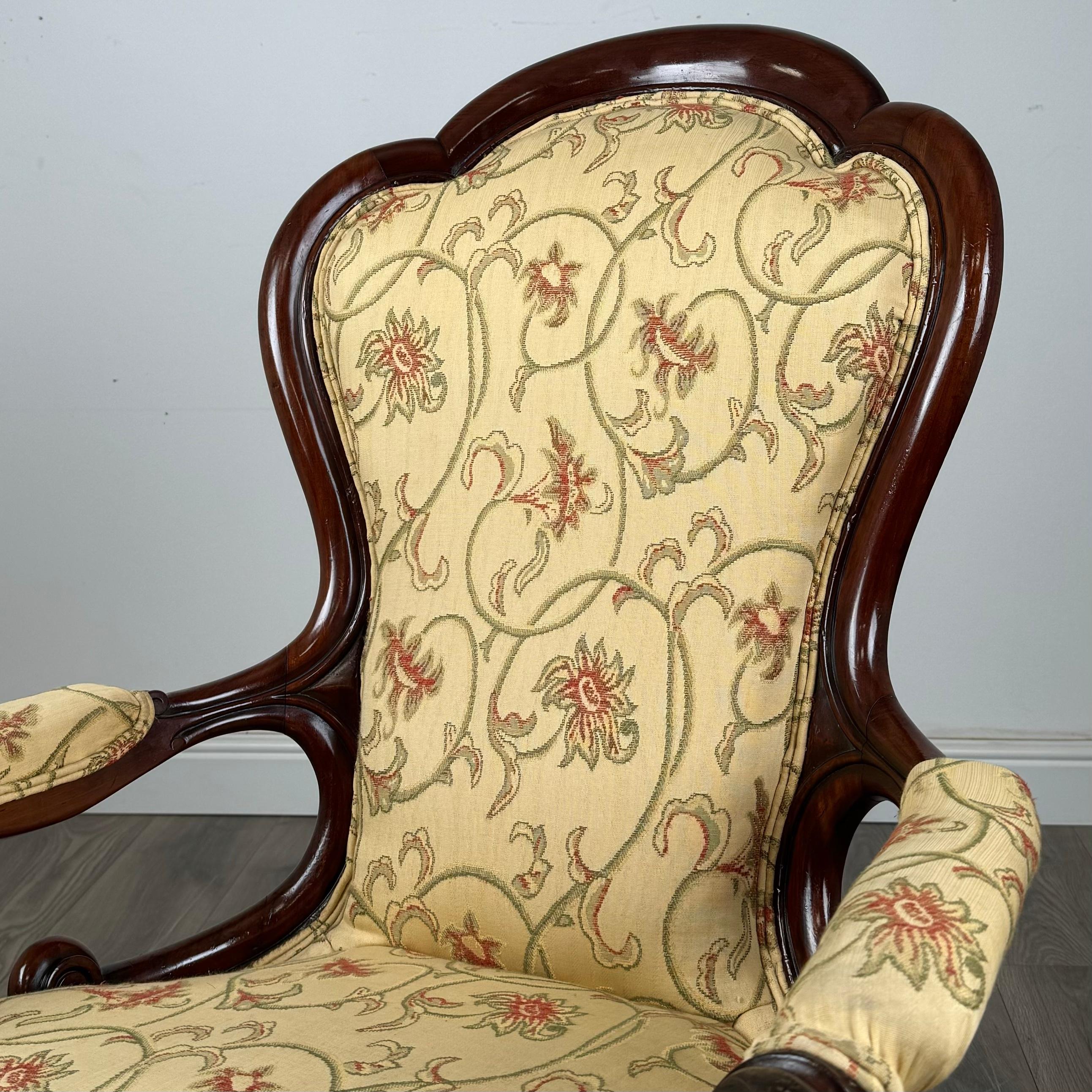 Fauteuil ancien du 19ème siècle en acajou (REF AF-3468) en vente 4