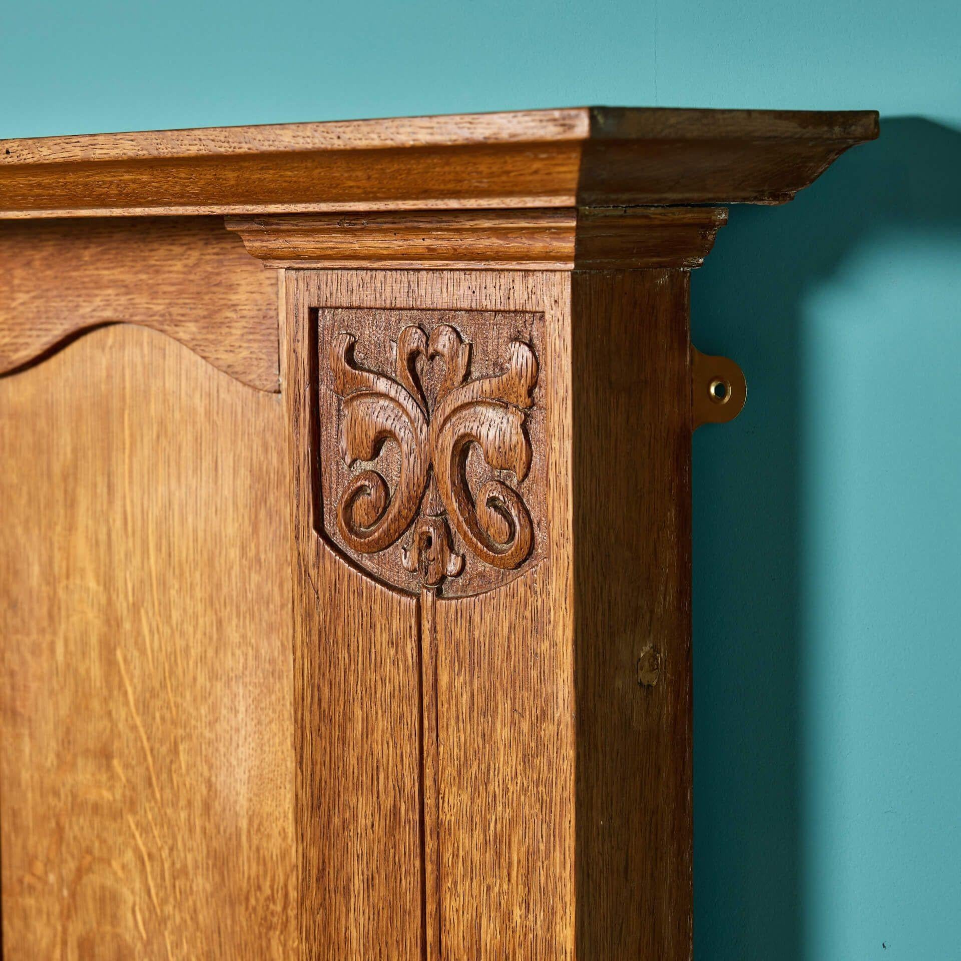 Antiker Kamin im Arts and Crafts-Stil des 19. Jahrhunderts (Holz) im Angebot