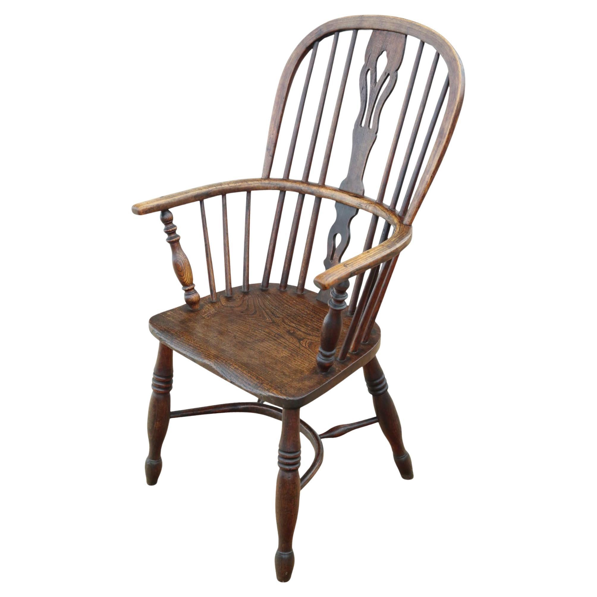 Antiguo sillón Windsor de fresno y olmo del siglo XIX o sillón con codo de tallista