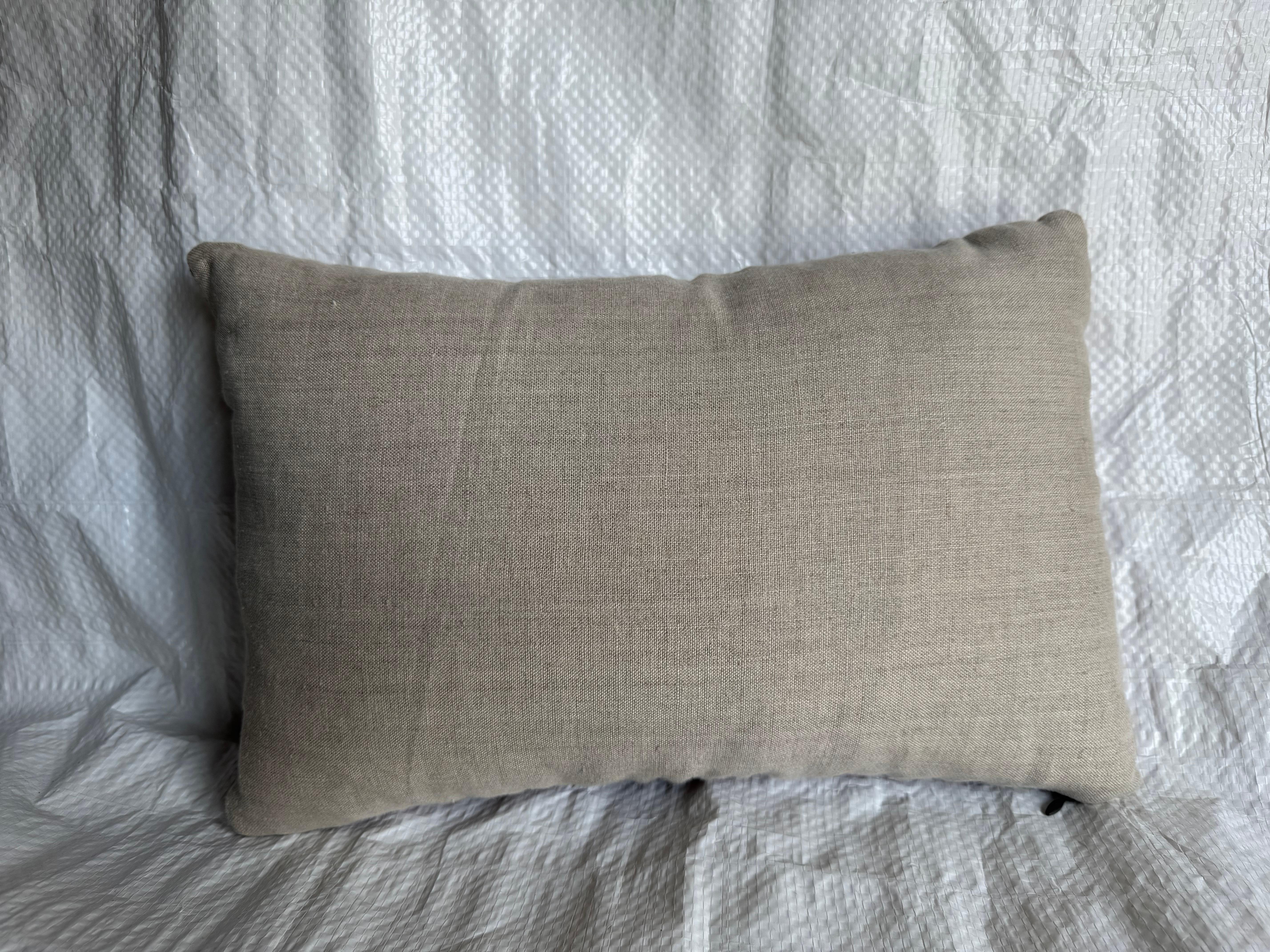 XIXe siècle Coussin ancien en tapisserie d'Aubusson du 19ème siècle en vente
