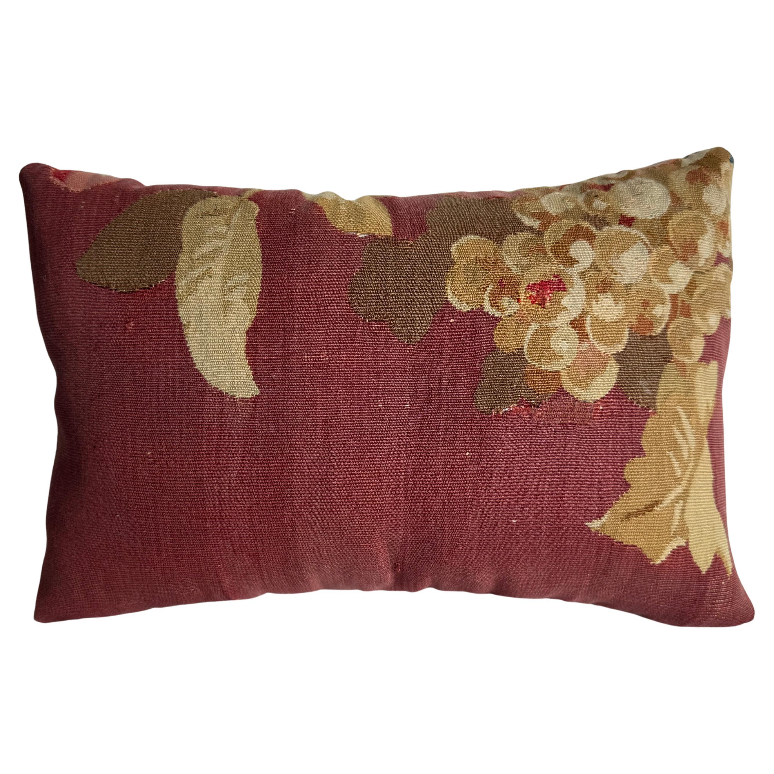 Coussin ancien en tapisserie d'Aubusson du 19ème siècle
