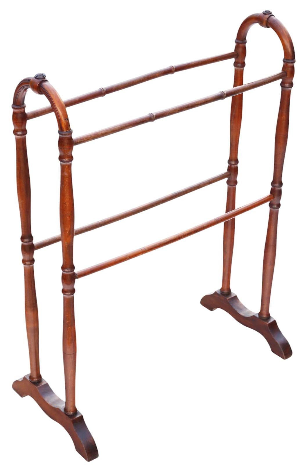 Ancien porte-serviettes en hêtre et pin du 19ème siècle - Meubles en pin et hêtre

Charmant porte-serviettes du XIXe siècle, fabriqué en hêtre et en pin. Simple et élégant, il constituerait un ajout pratique et décoratif à une chambre à coucher, une