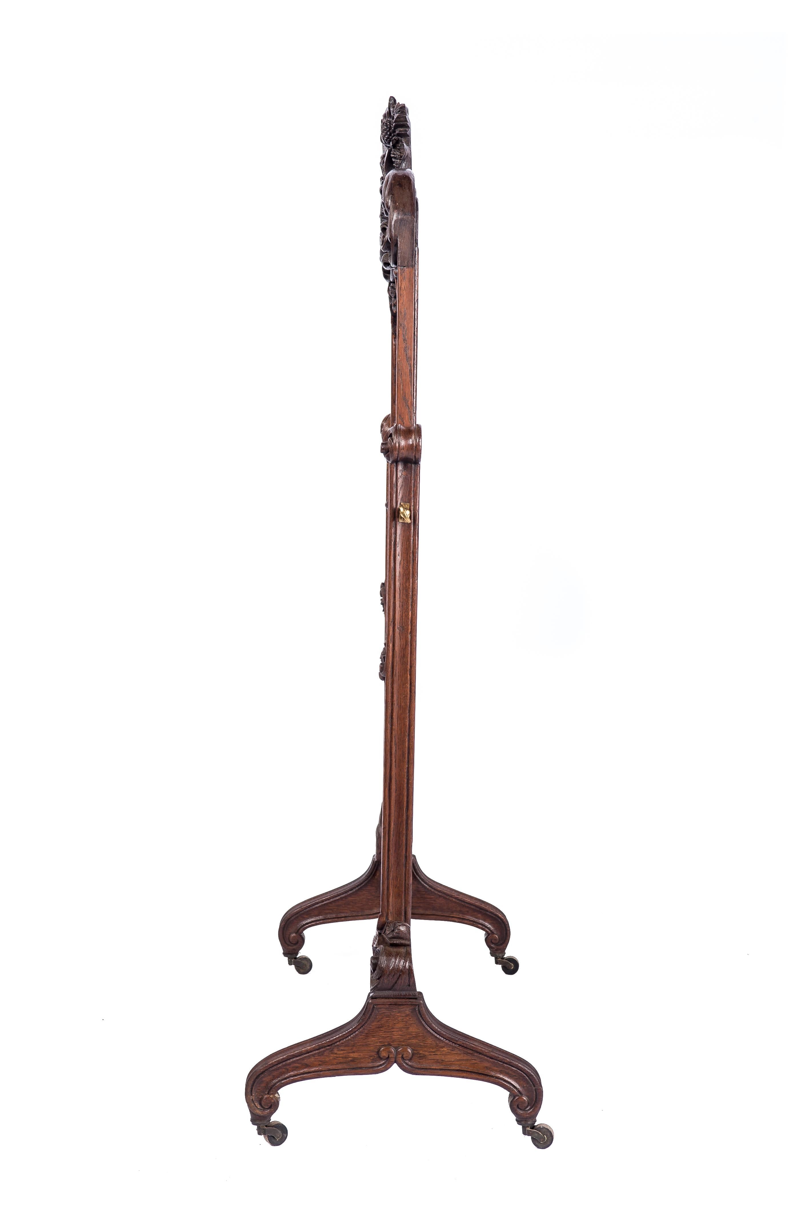 Lucidato Antique Mirror belga del XIX secolo in quercia intagliata a Liegoise Luigi XV, specchio chevale o da pavimento in vendita