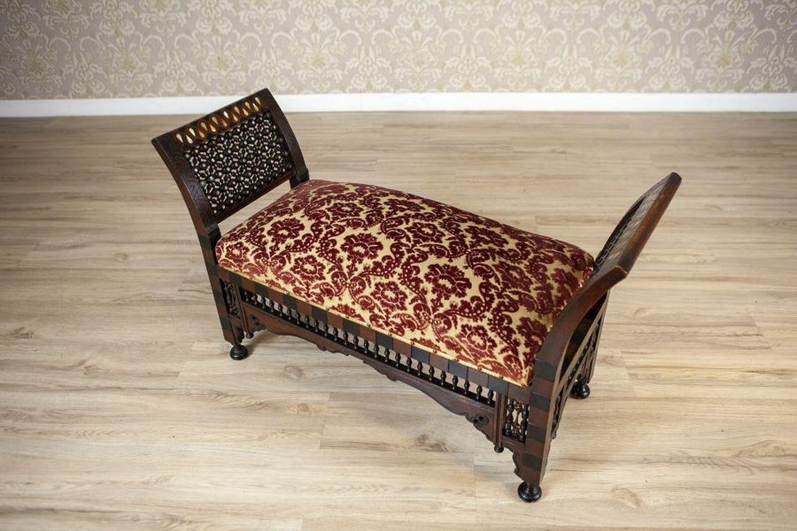 Anglo-indien Banc ancien du 19e siècle en bois exotique de couleur Brown foncé, rembourré en vente