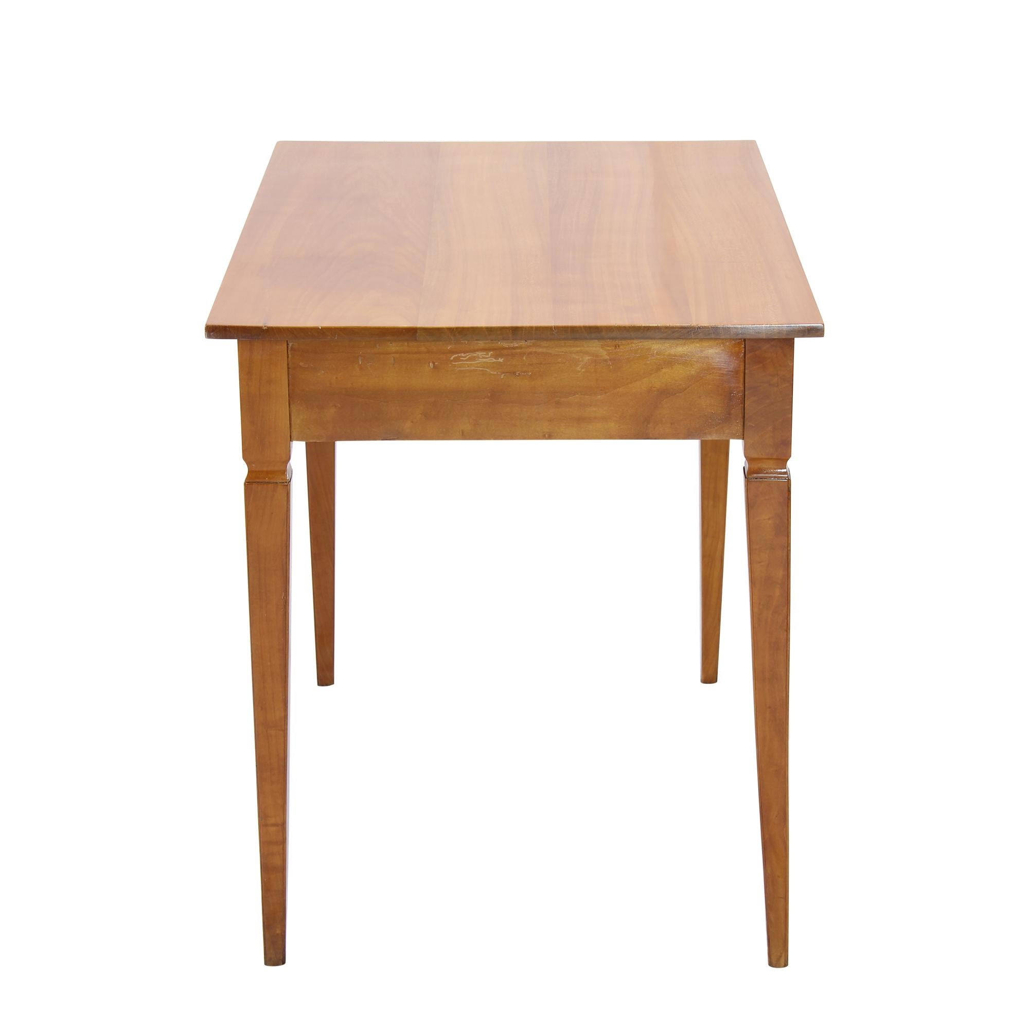 19th Century Antique 19th-Century Biedermeier Cherry Salon Table For Sale