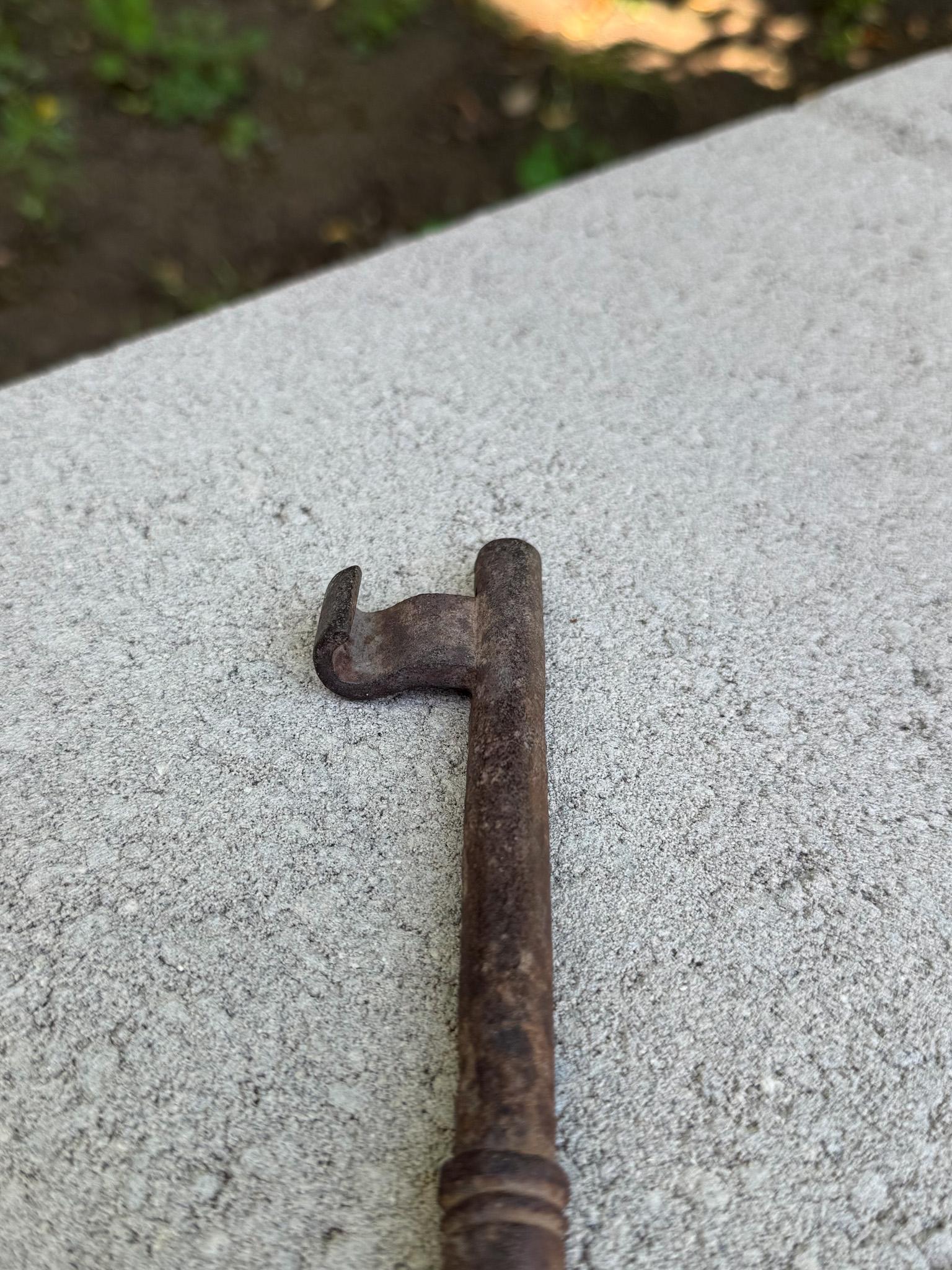 Big Rusty Alcatraz-Style Cast Iron Prison Cell Key, 5-Inch Antique Decor