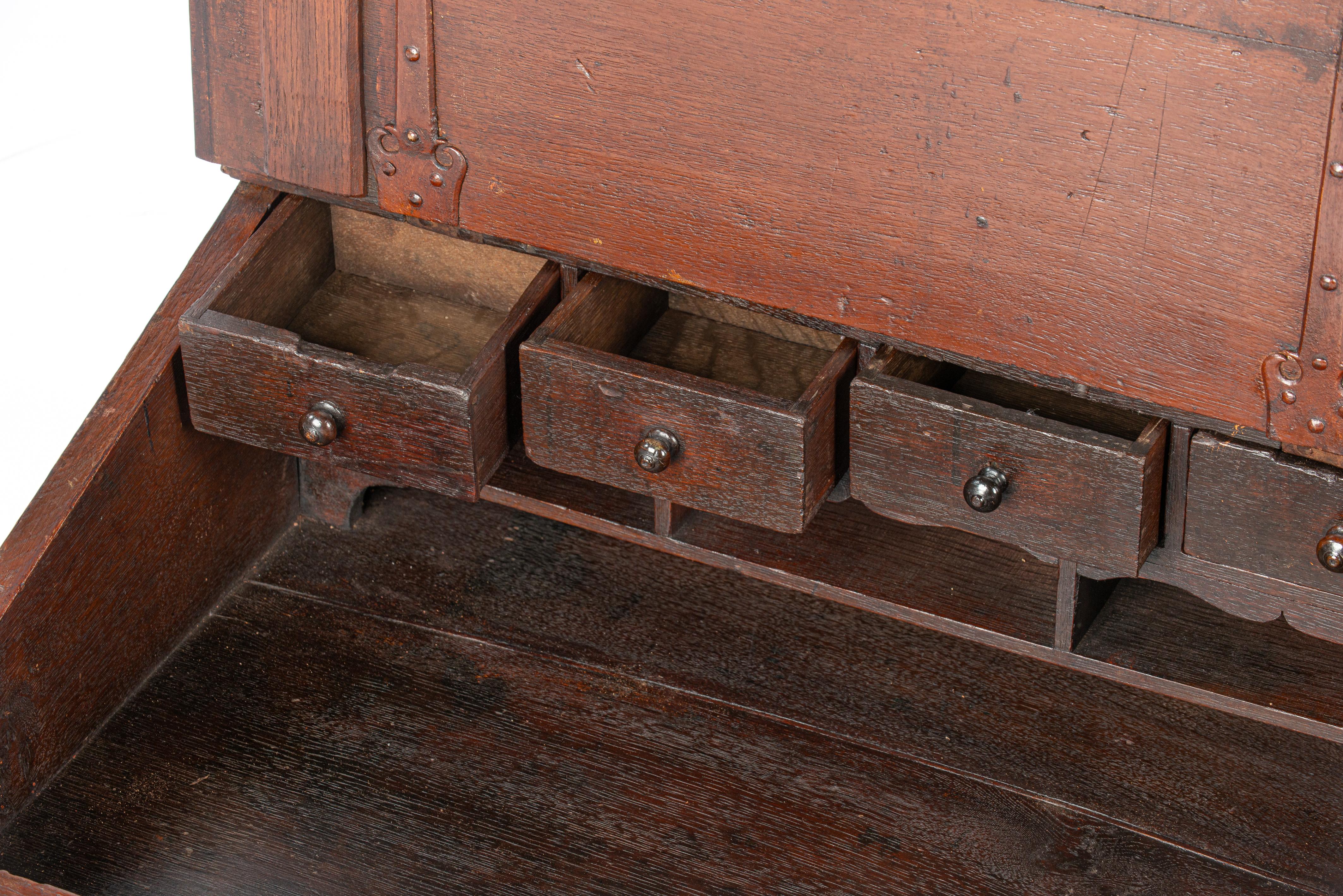 Antikes 19. Jahrhundert geschwärzte dunkelbraune Eiche Holländisches Rednerpult oder tragbarer Schreibtisch im Angebot 4