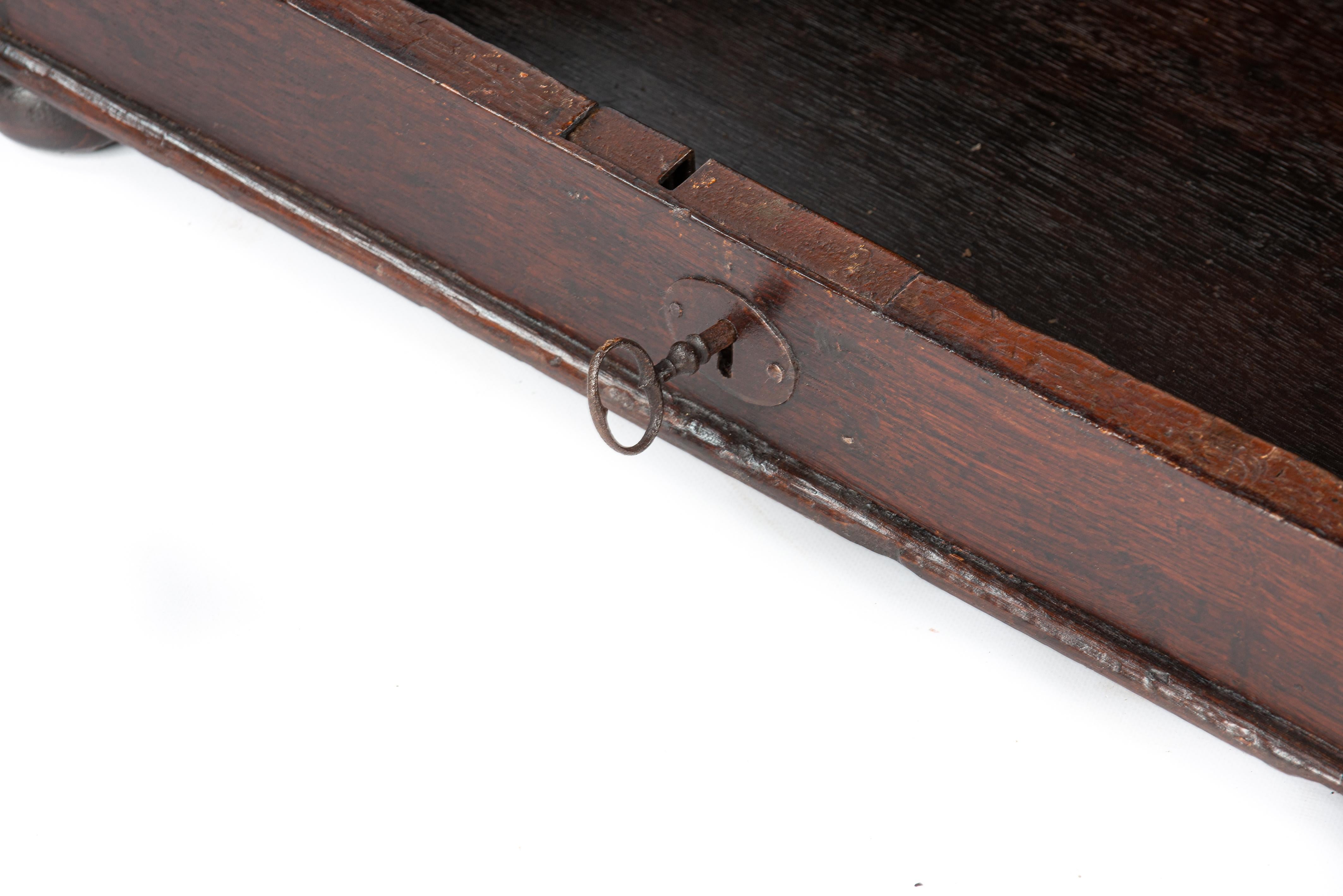 Antikes 19. Jahrhundert geschwärzte dunkelbraune Eiche Holländisches Rednerpult oder tragbarer Schreibtisch im Angebot 5