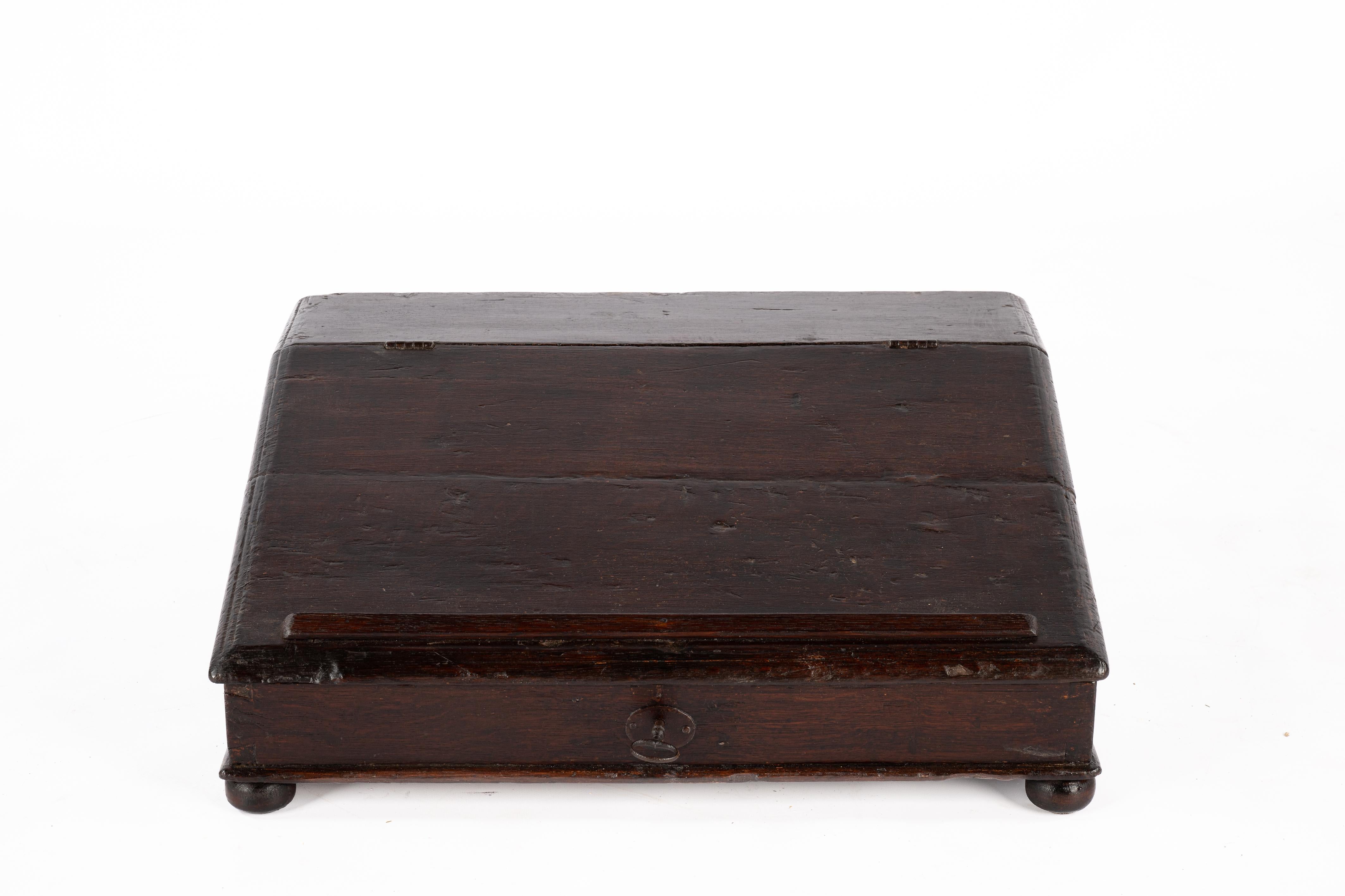 Antikes 19. Jahrhundert geschwärzte dunkelbraune Eiche Holländisches Rednerpult oder tragbarer Schreibtisch (Niederländisch) im Angebot