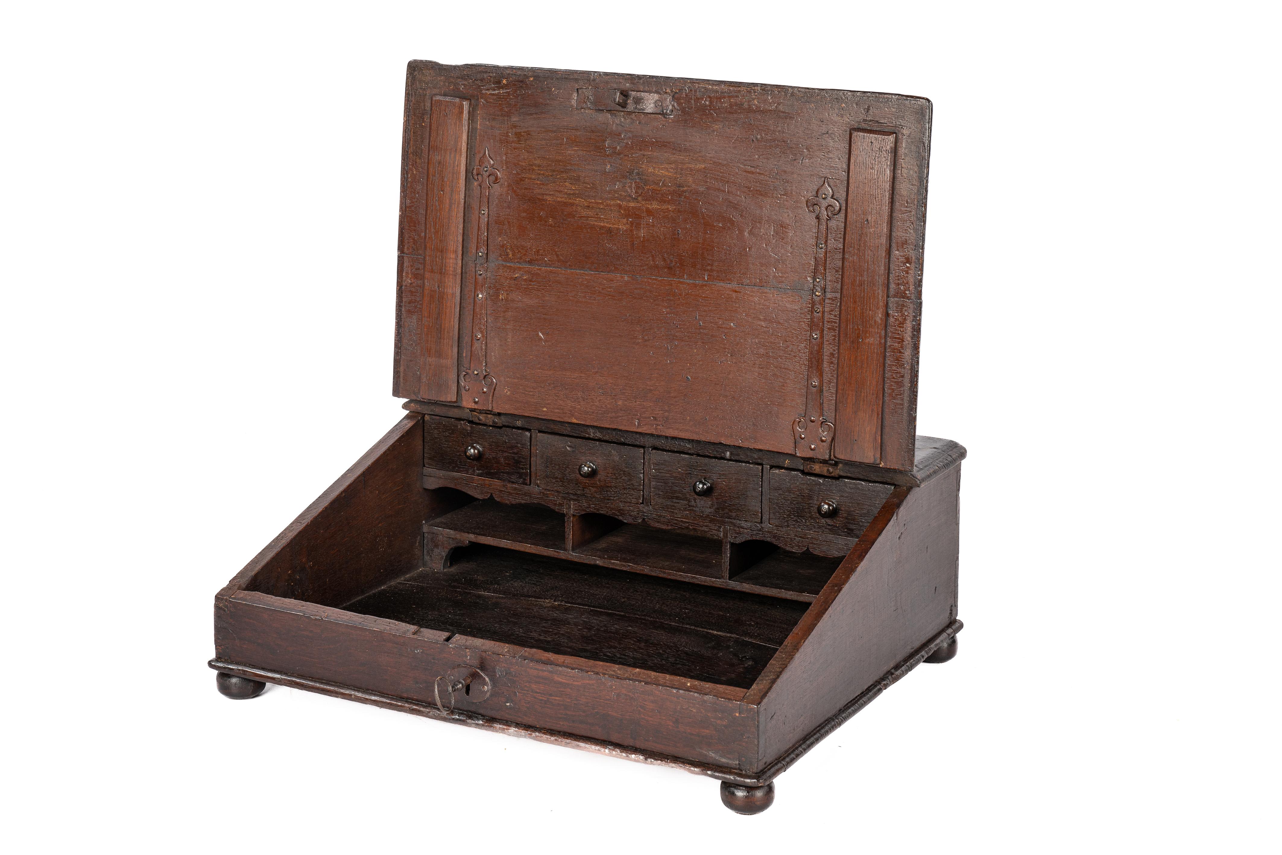 Antikes 19. Jahrhundert geschwärzte dunkelbraune Eiche Holländisches Rednerpult oder tragbarer Schreibtisch im Angebot 2