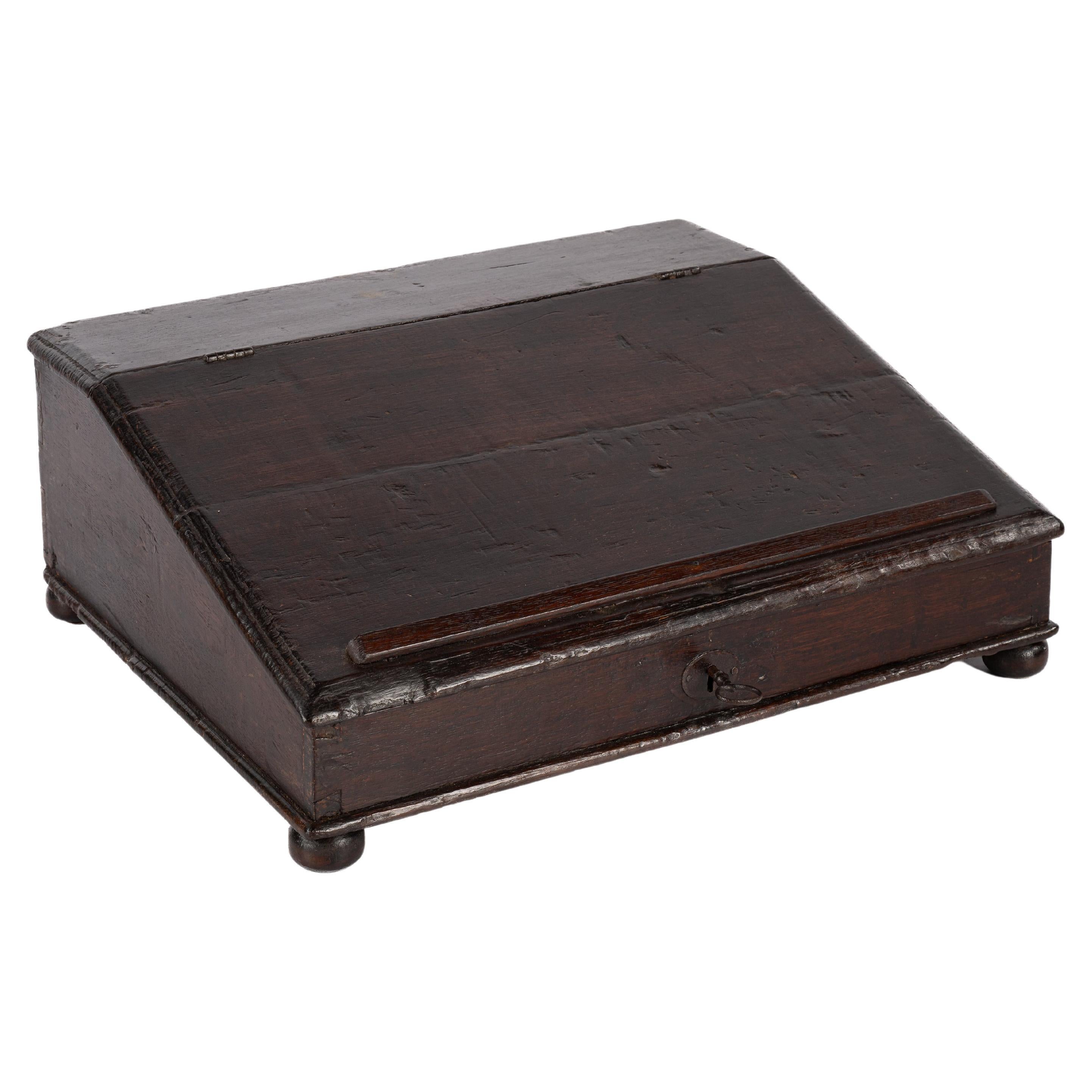 Antikes 19. Jahrhundert geschwärzte dunkelbraune Eiche Holländisches Rednerpult oder tragbarer Schreibtisch