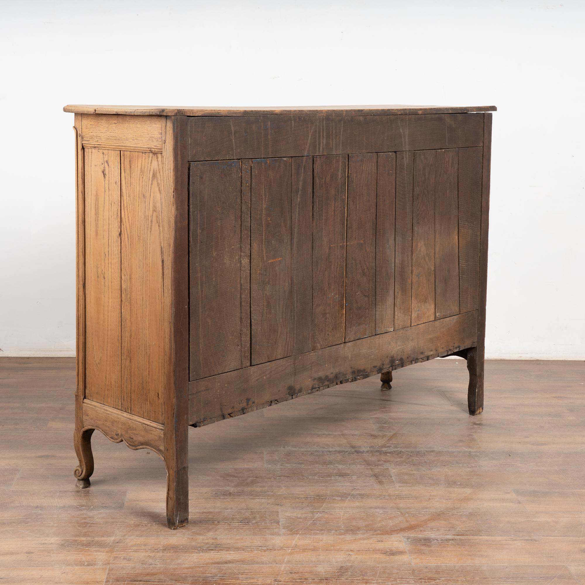 Antikes 3-türiges Sideboard-Buffet aus gebleichter Eiche aus Frankreich, 19. Jahrhundert im Angebot 4
