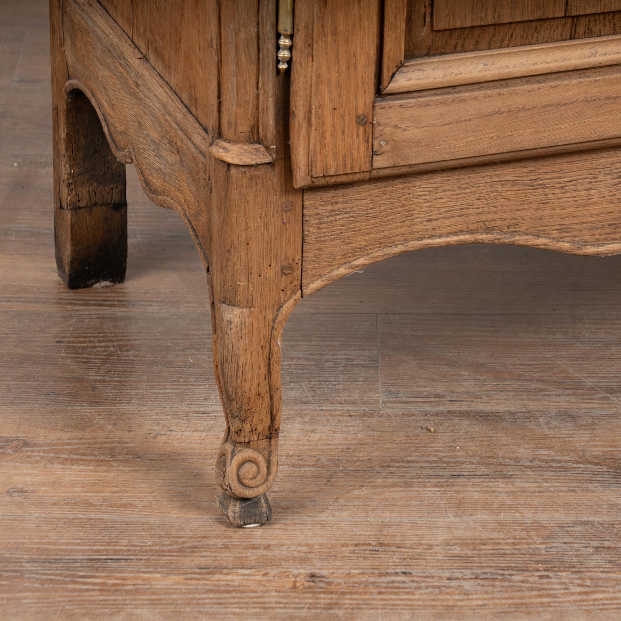 Antikes 3-türiges Sideboard-Buffet aus gebleichter Eiche aus Frankreich, 19. Jahrhundert im Angebot 2
