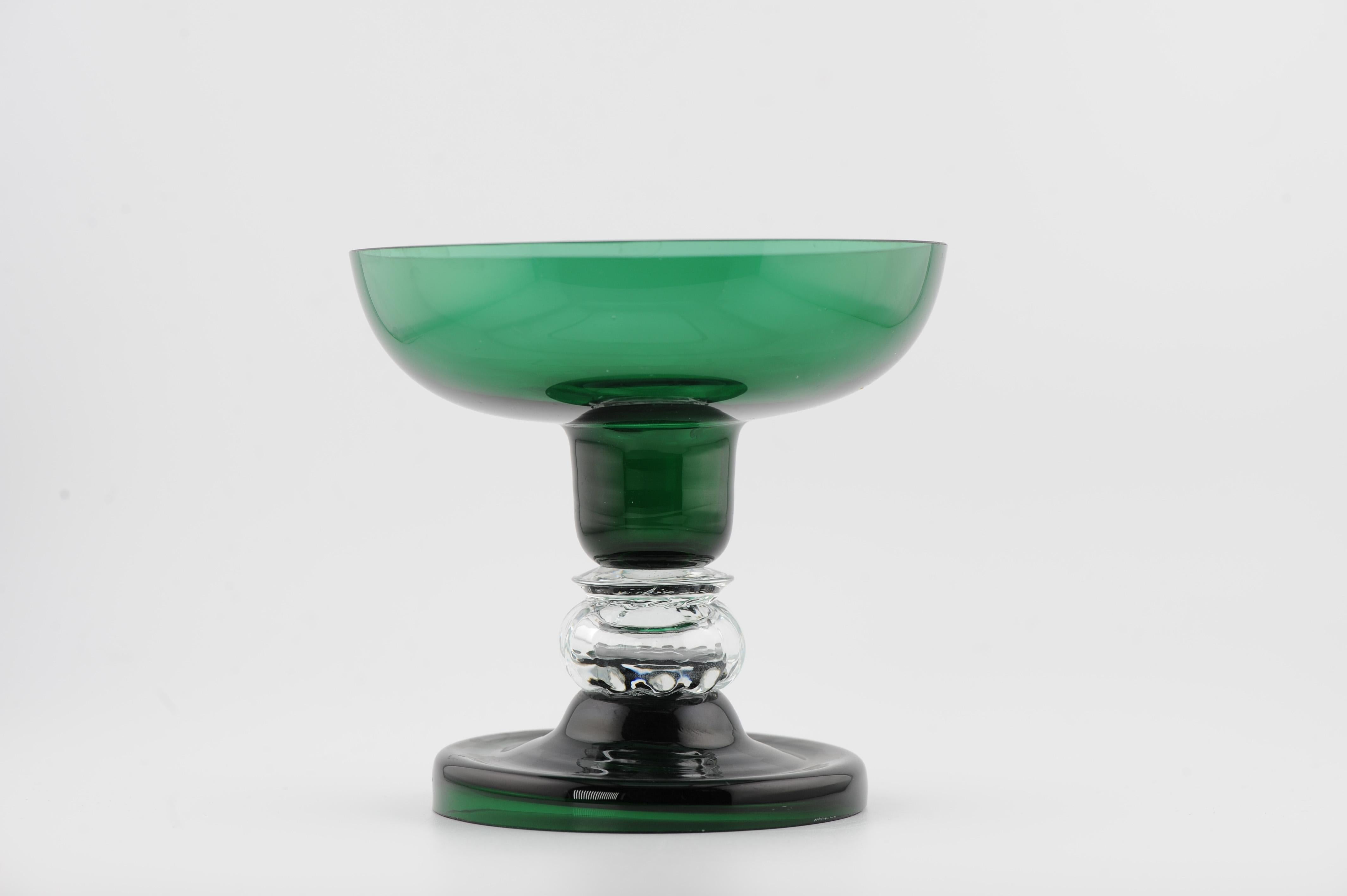Antico bicchiere di vetro verde di Boemia del XIX secolo Made in Germany/Czech in vendita 5
