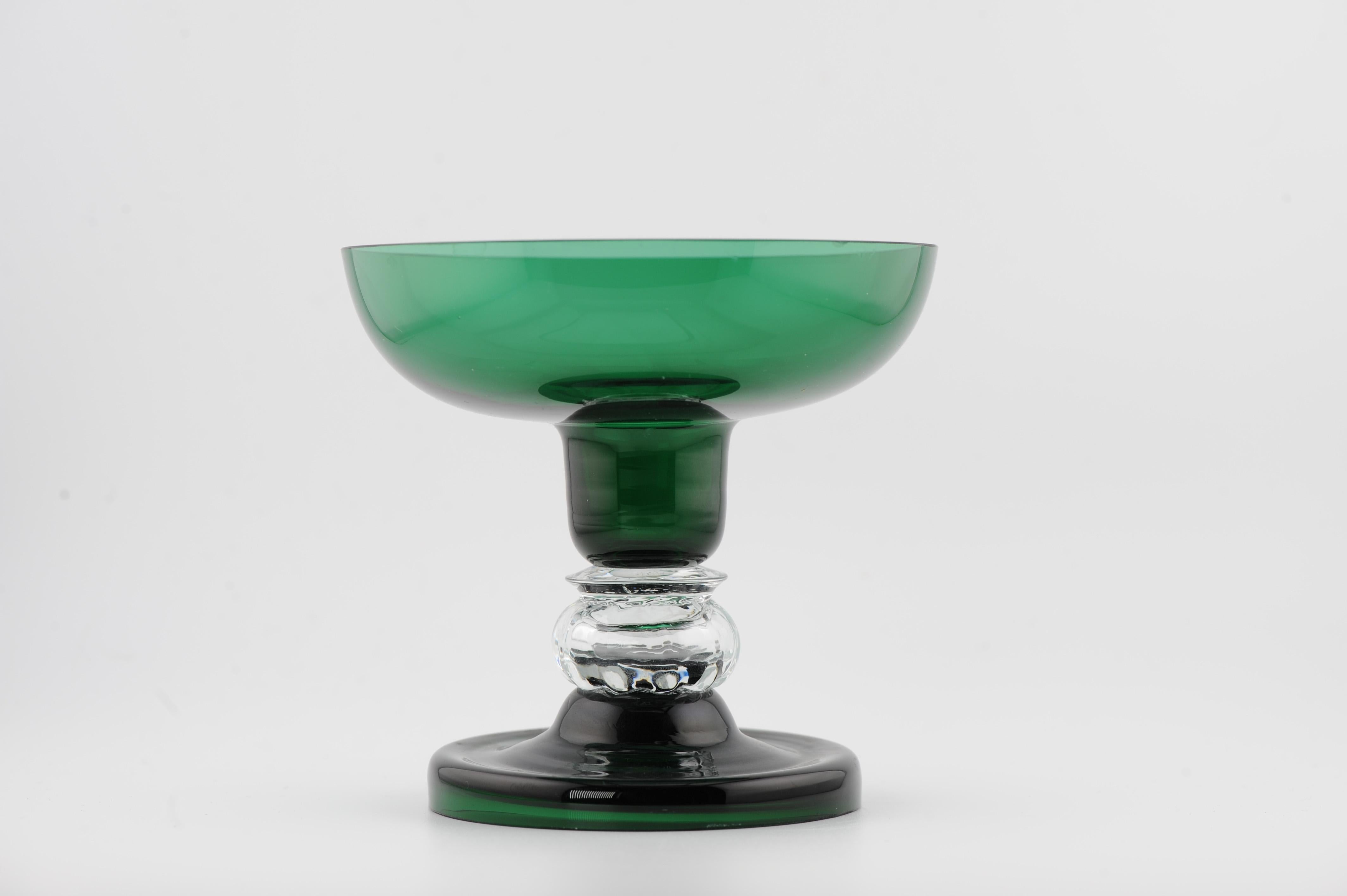 Antico bicchiere di vetro verde di Boemia del XIX secolo Made in Germany/Czech in vendita 6