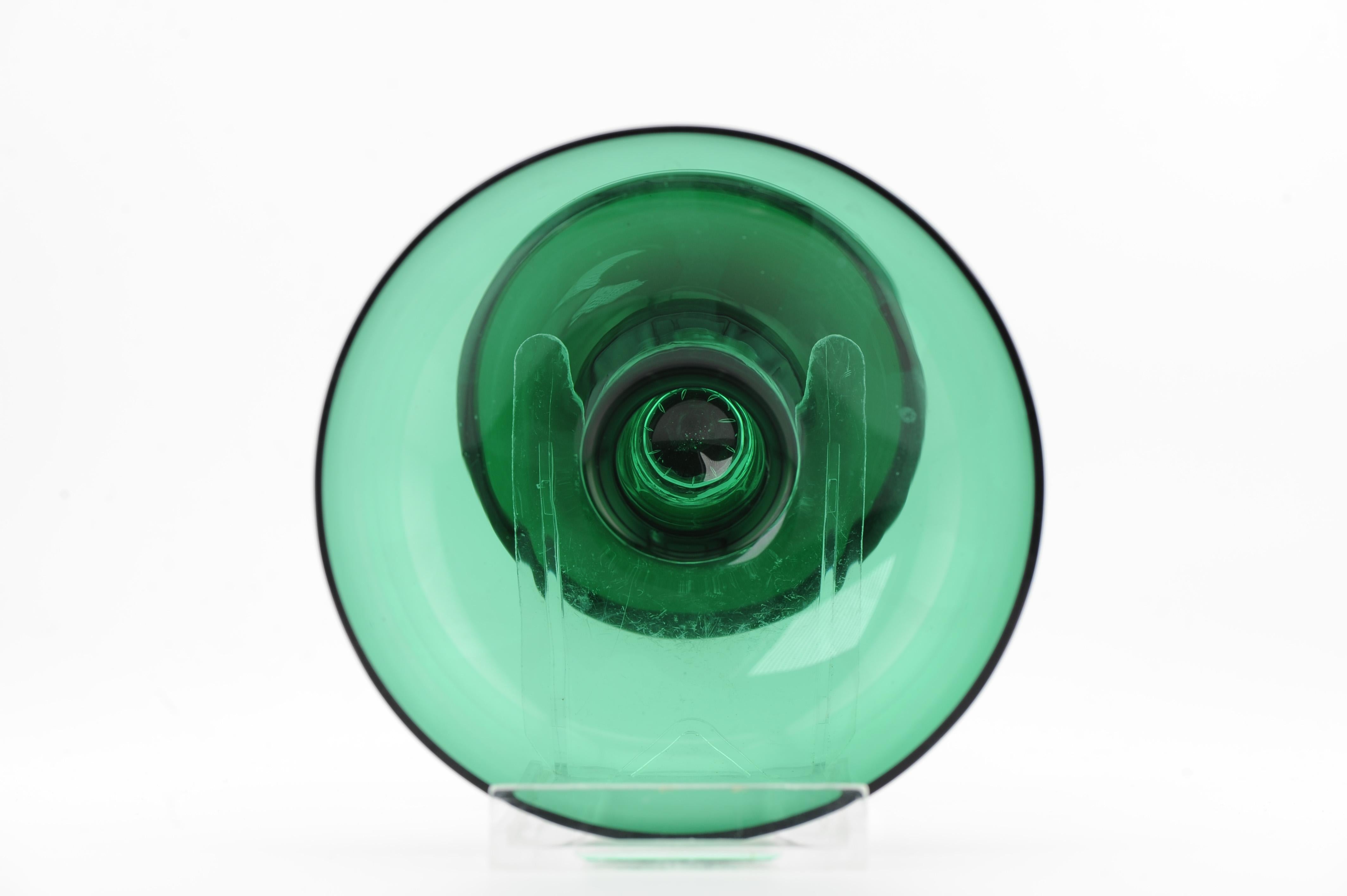 Antico bicchiere di vetro verde di Boemia del XIX secolo Made in Germany/Czech in vendita 7
