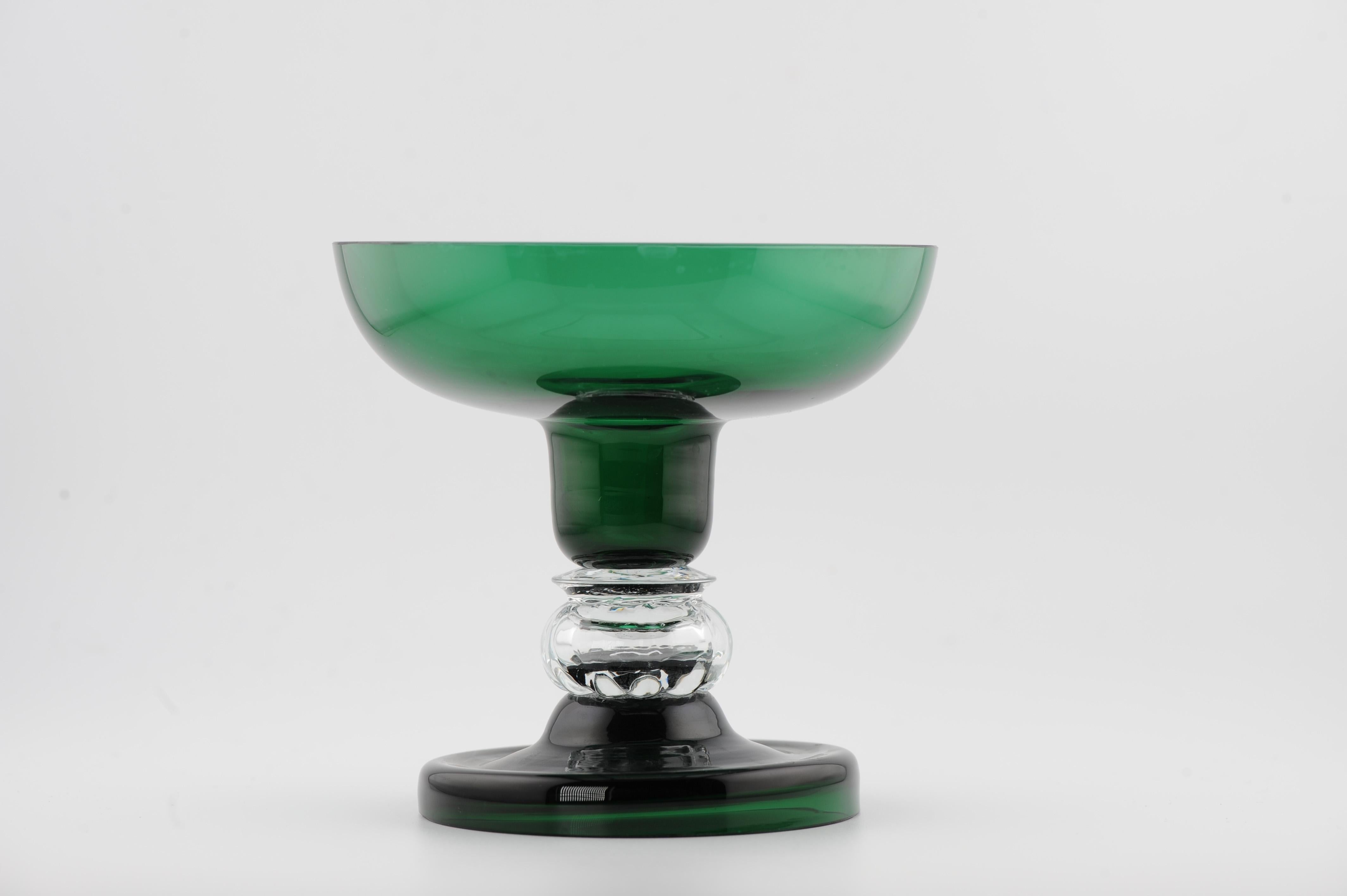 Antico bicchiere di vetro verde di Boemia del XIX secolo Made in Germany/Czech in vendita 1