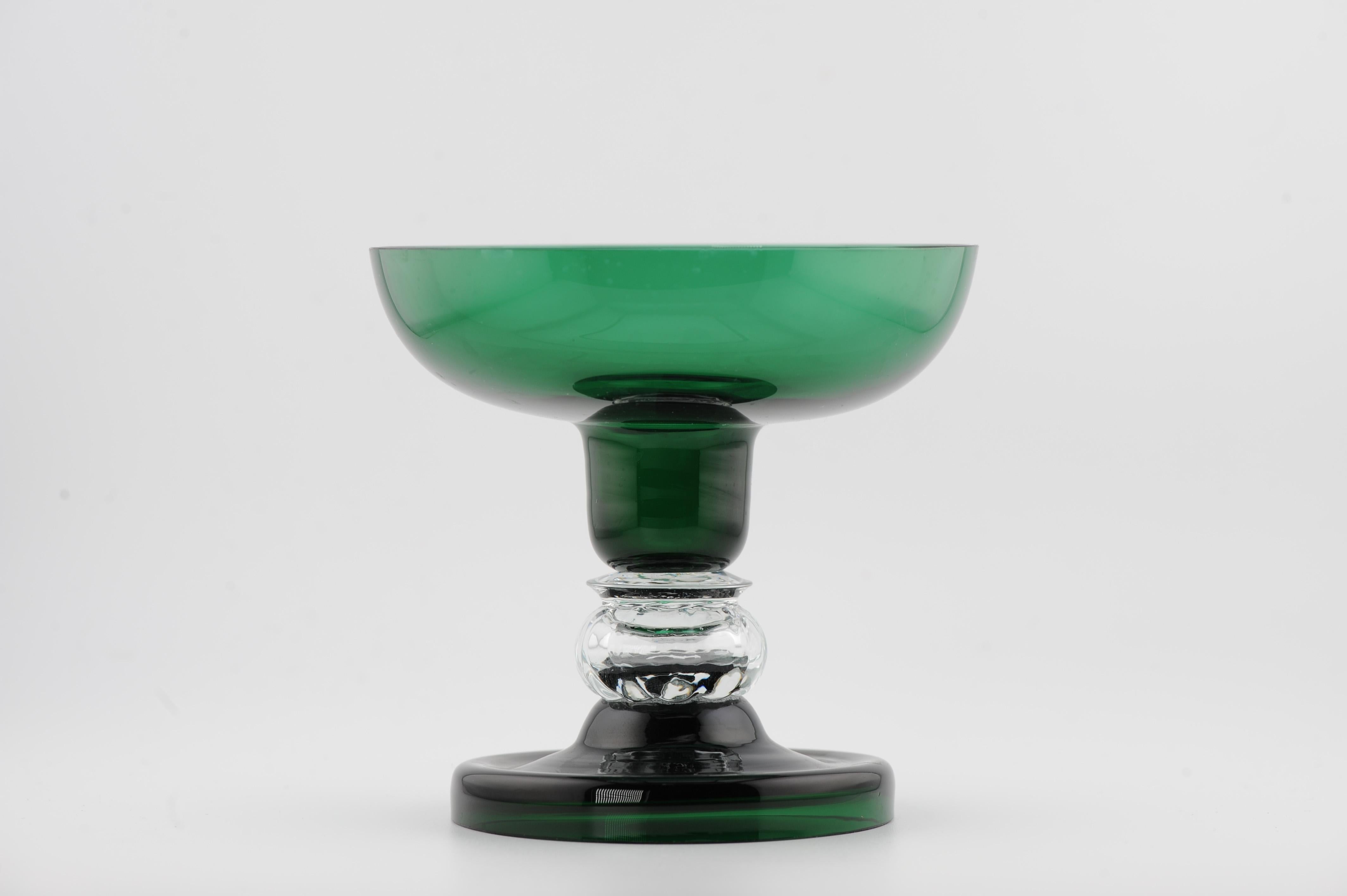 Antico bicchiere di vetro verde di Boemia del XIX secolo Made in Germany/Czech in vendita 2