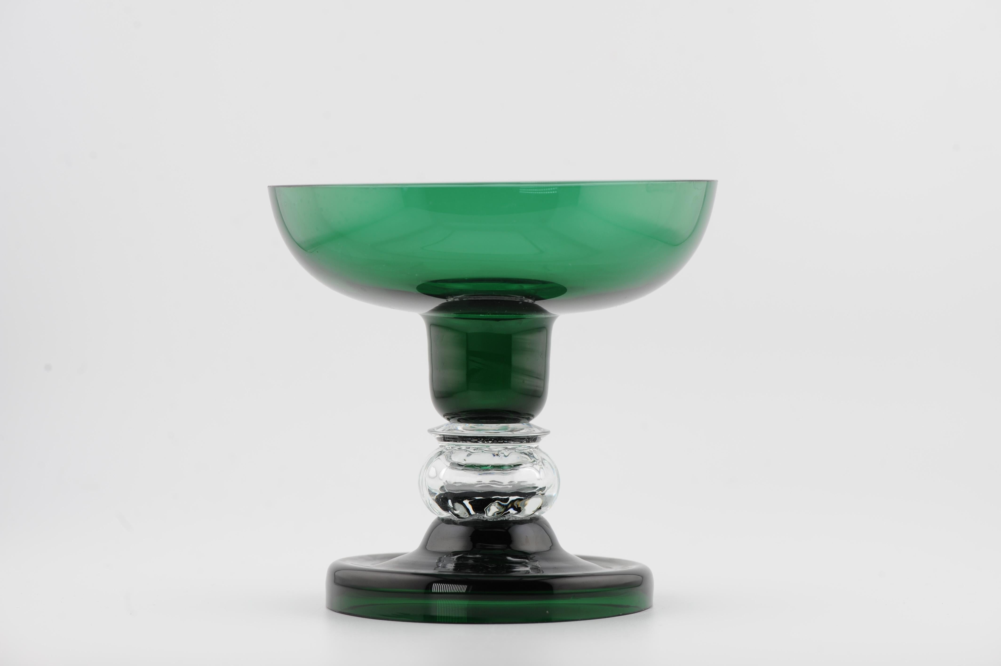 Antico bicchiere di vetro verde di Boemia del XIX secolo Made in Germany/Czech in vendita 3