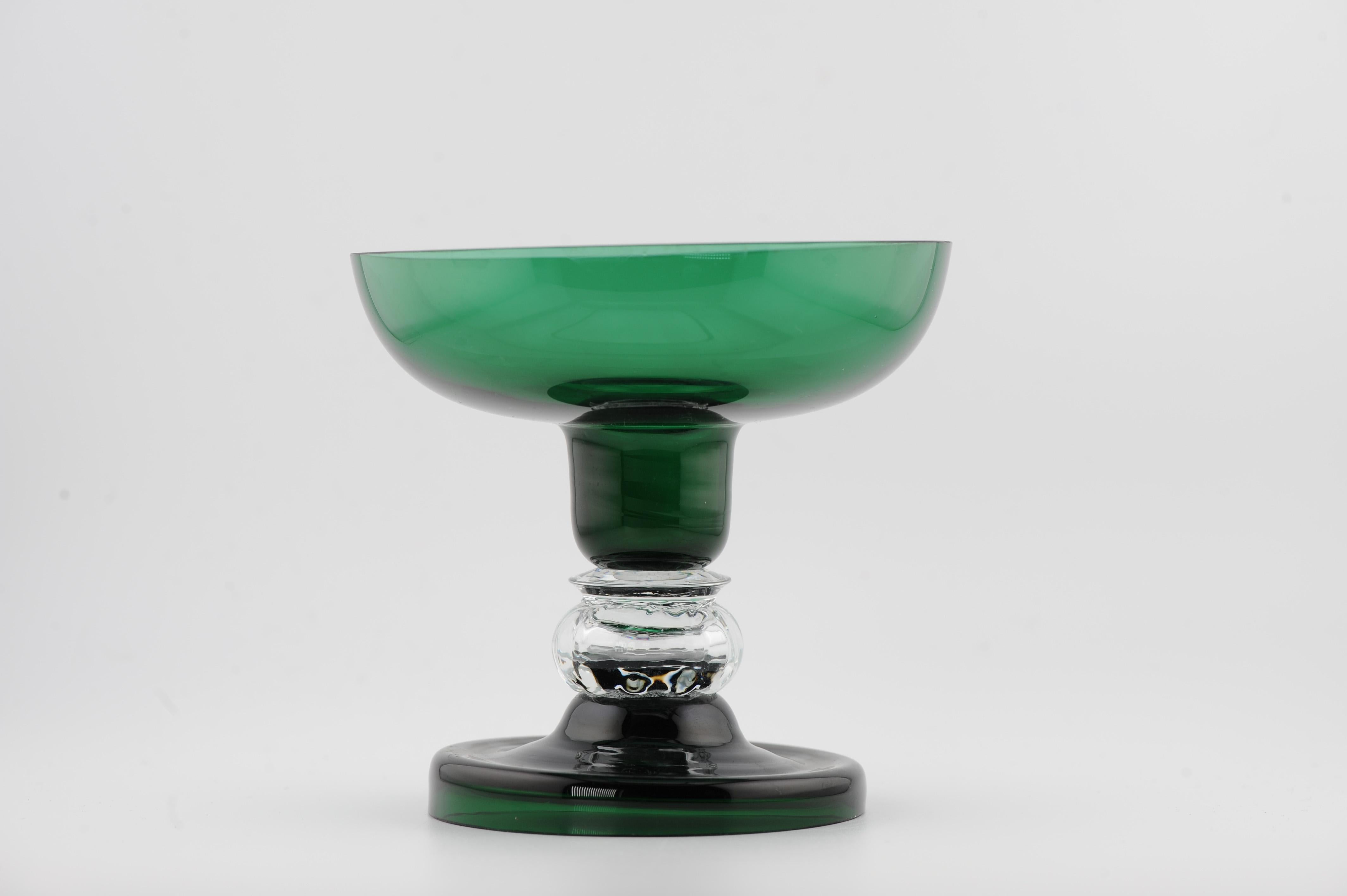 Antico bicchiere di vetro verde di Boemia del XIX secolo Made in Germany/Czech in vendita 4