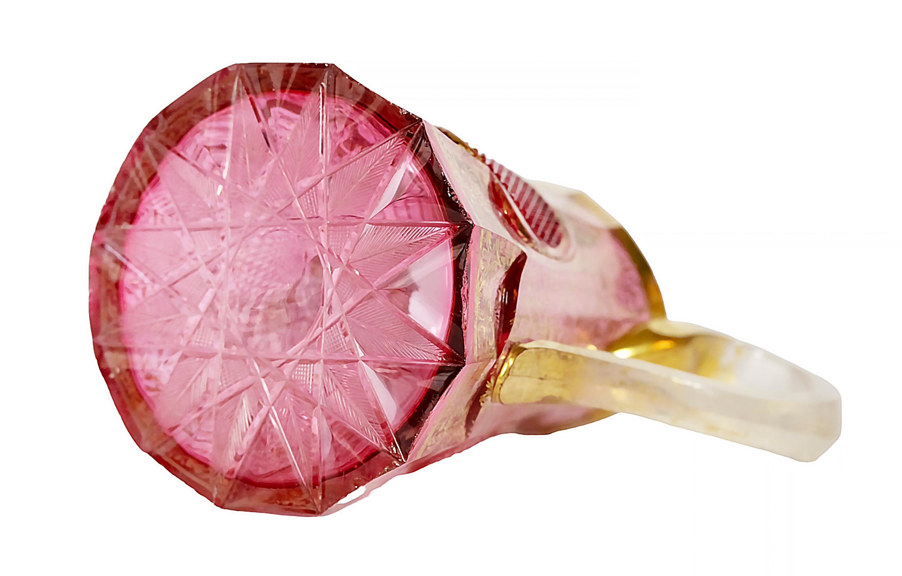 XIXe siècle Pichet / pichet de Bohème ancien du 19ème siècle en cristal rose Moser taillé à la main en vente