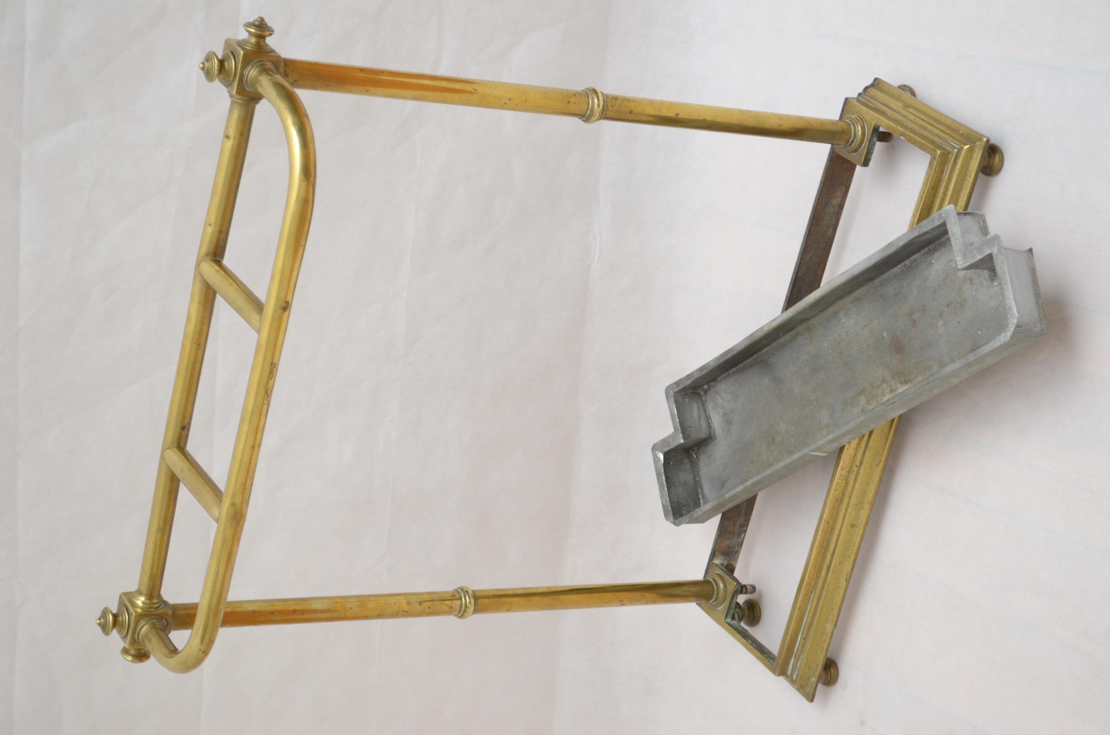 Porte-parapluies ancien en laiton du 19ème siècle en vente 3