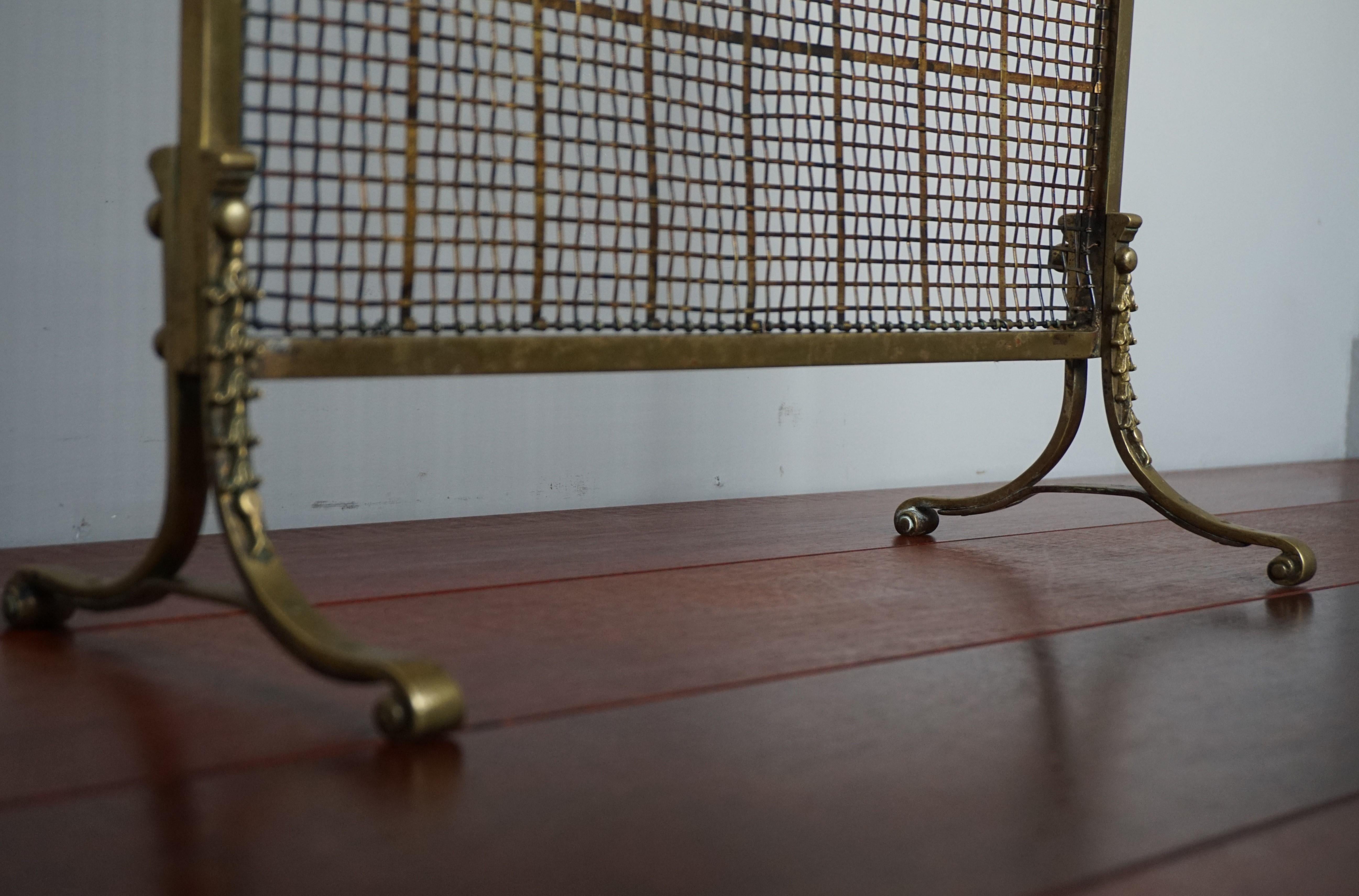 Antique 19th Century Bronze and Brass Firescreen with Hand Woven Mint Wire Mesh In Good Condition In Lisse, NL