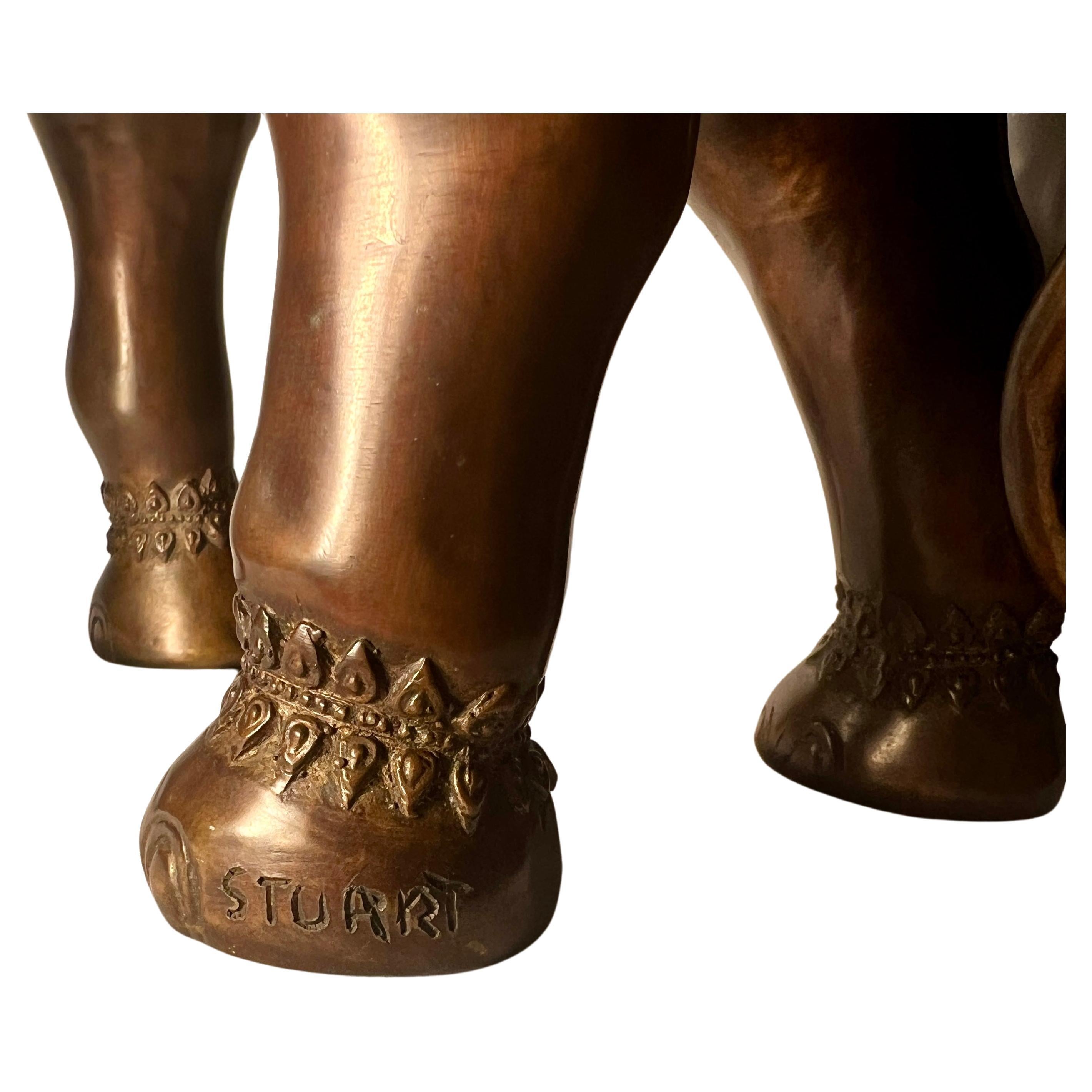 XIXe siècle Statue d'éléphant du 19ème siècle en bronze avec des détails exceptionnels dans le moulage. en vente